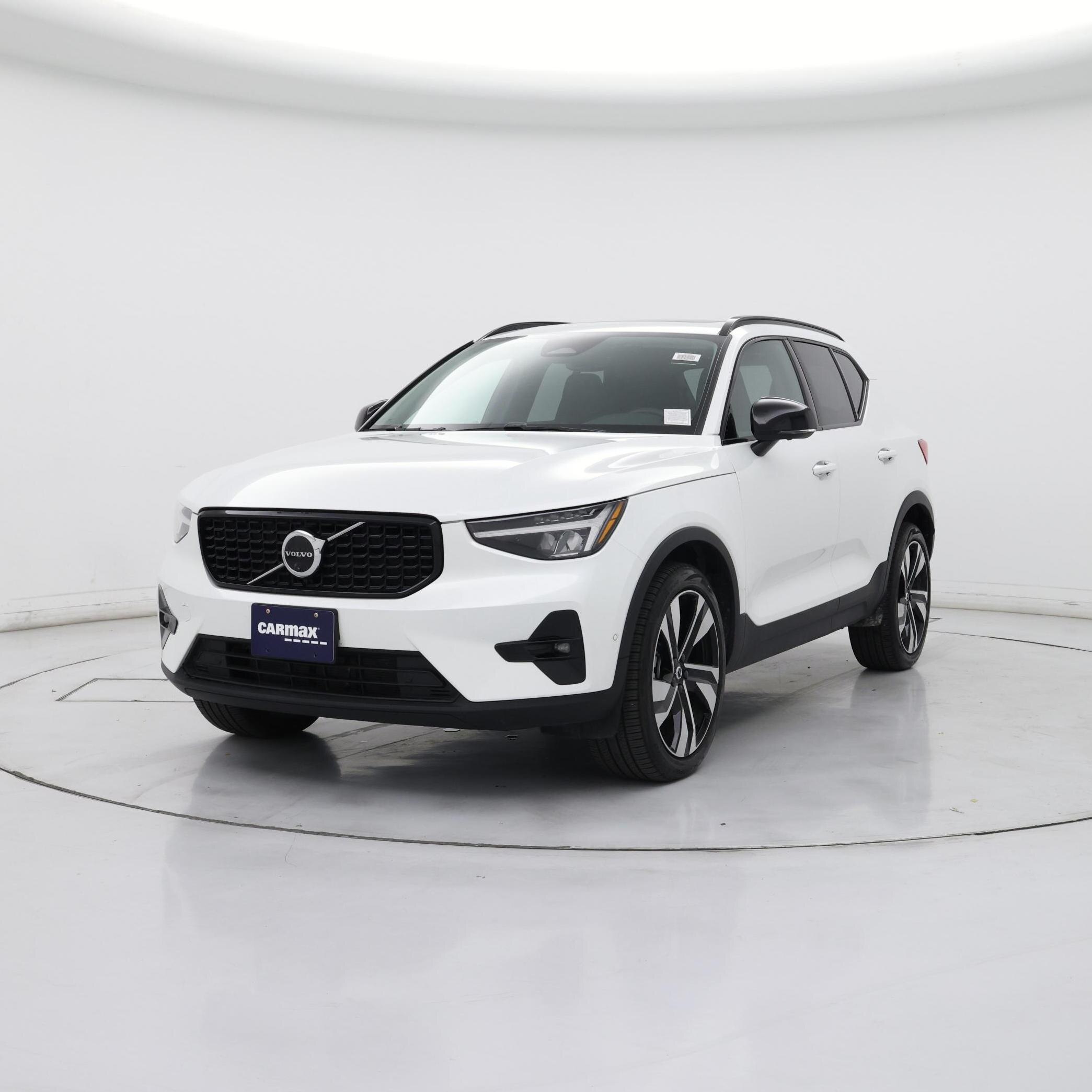 Thumbnail: 2025 Volvo XC40 - 4