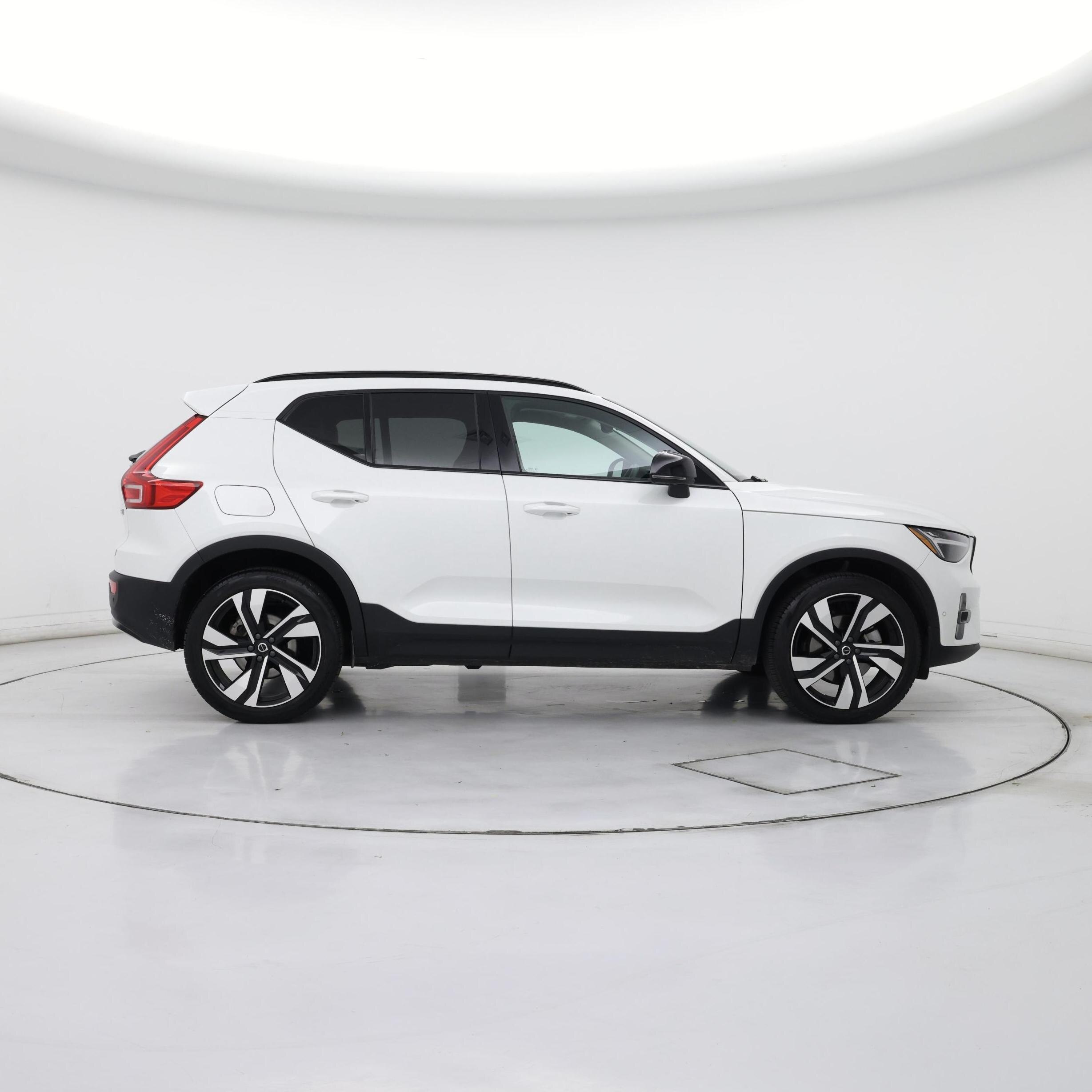 Thumbnail: 2025 Volvo XC40 - 7