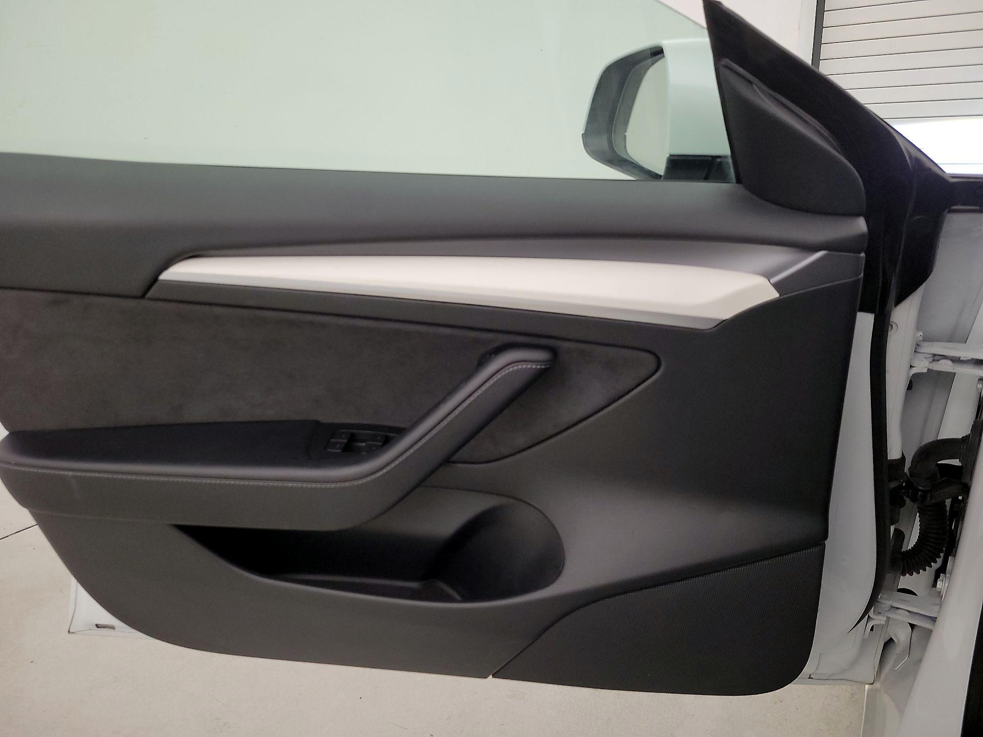 Thumbnail: 2021 Tesla Model 3 - 12
