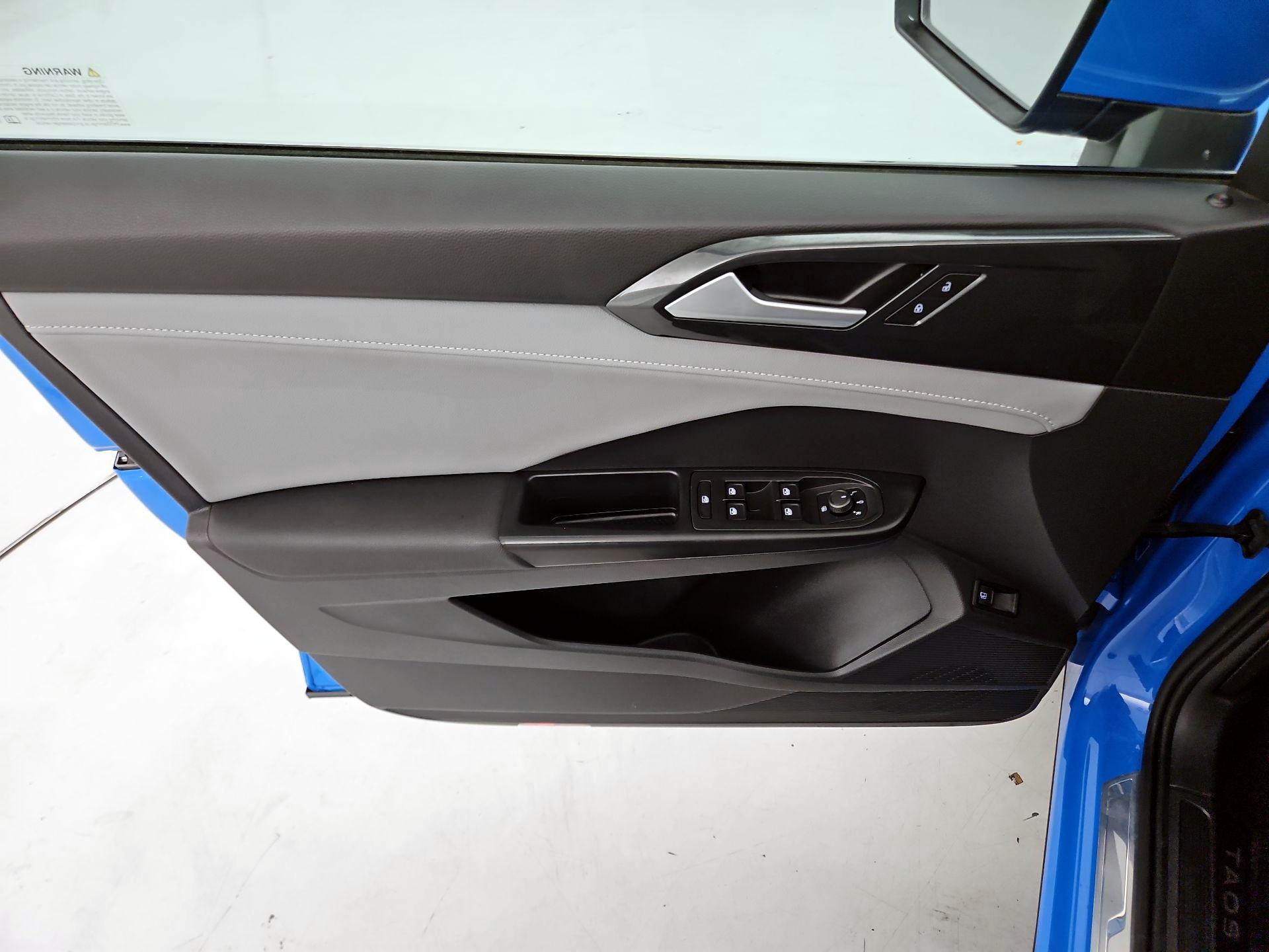 Thumbnail: 2022 Volkswagen Taos - 12