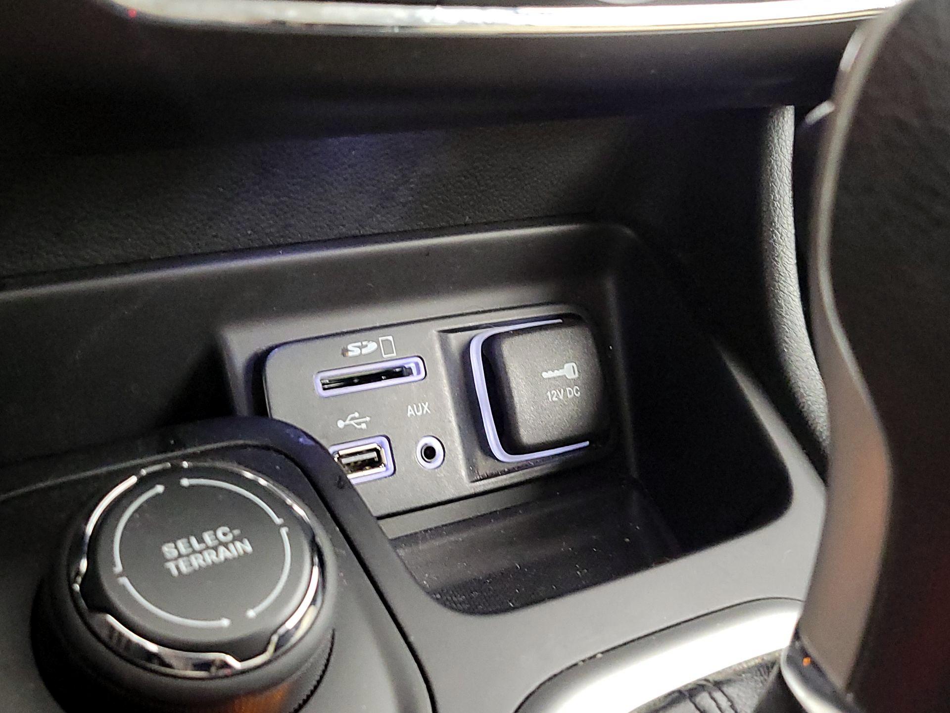 Thumbnail: 2015 Jeep Cherokee - 18