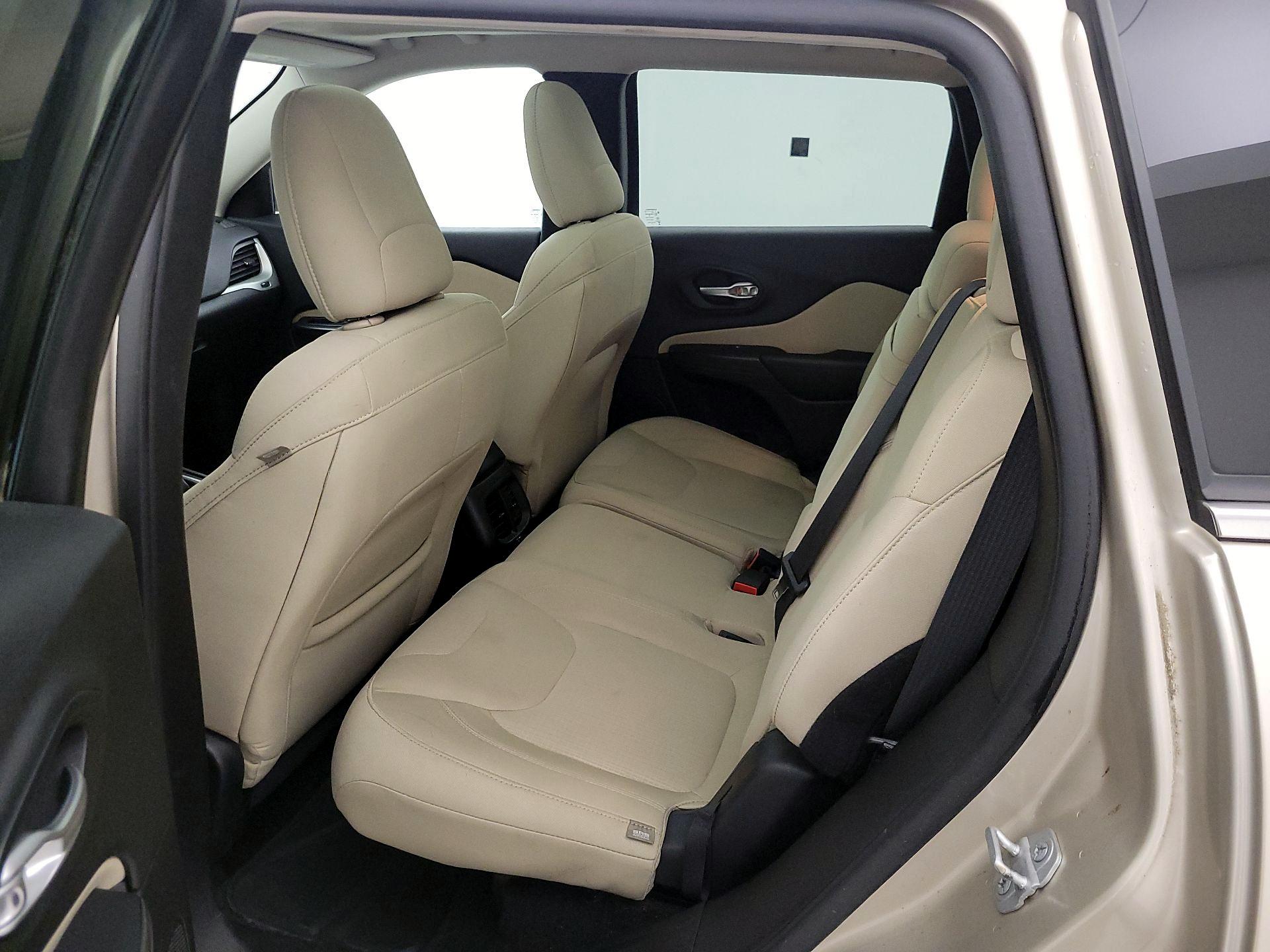 Thumbnail: 2015 Jeep Cherokee - 20