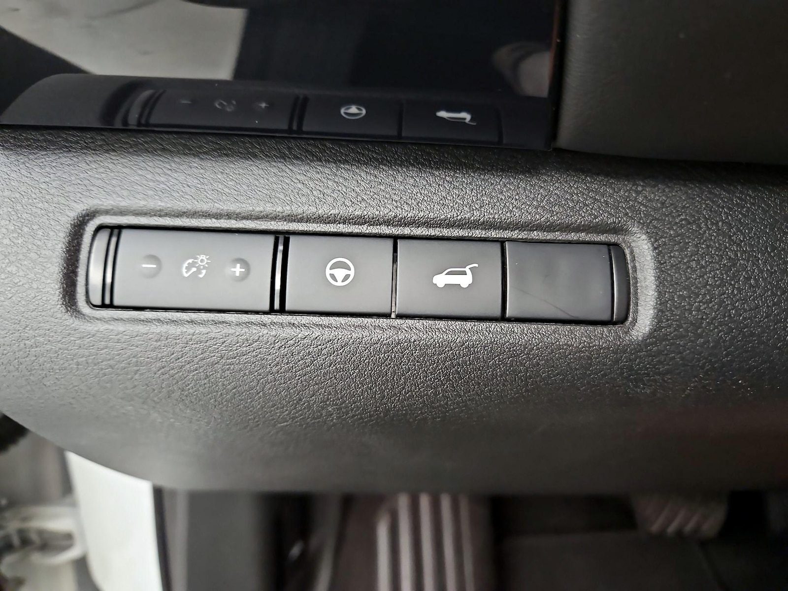 2025 Nissan Pathfinder SV - Photo 14