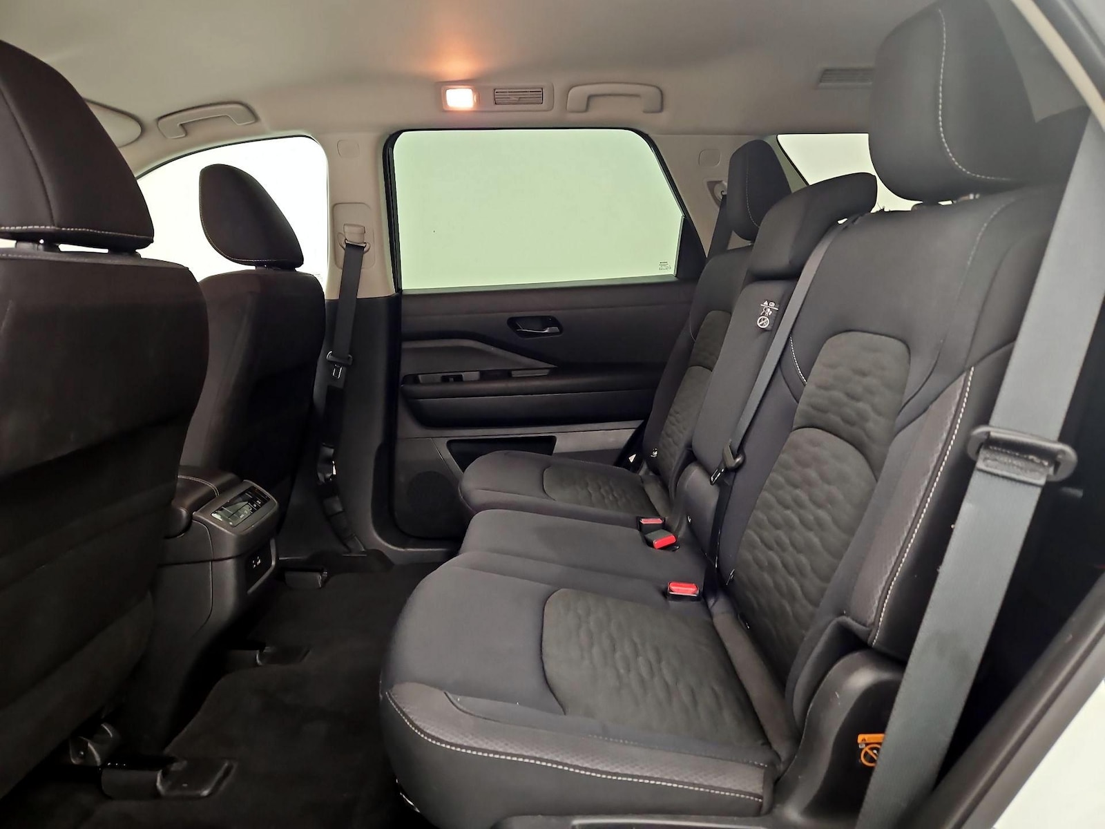 2025 Nissan Pathfinder SV - Photo 20