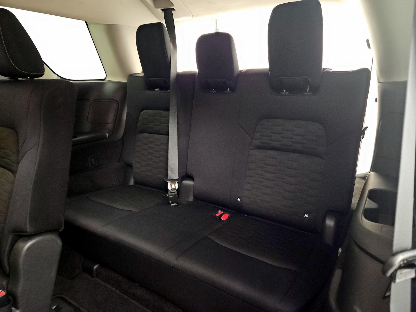 2025 Nissan Pathfinder SV - Photo 21