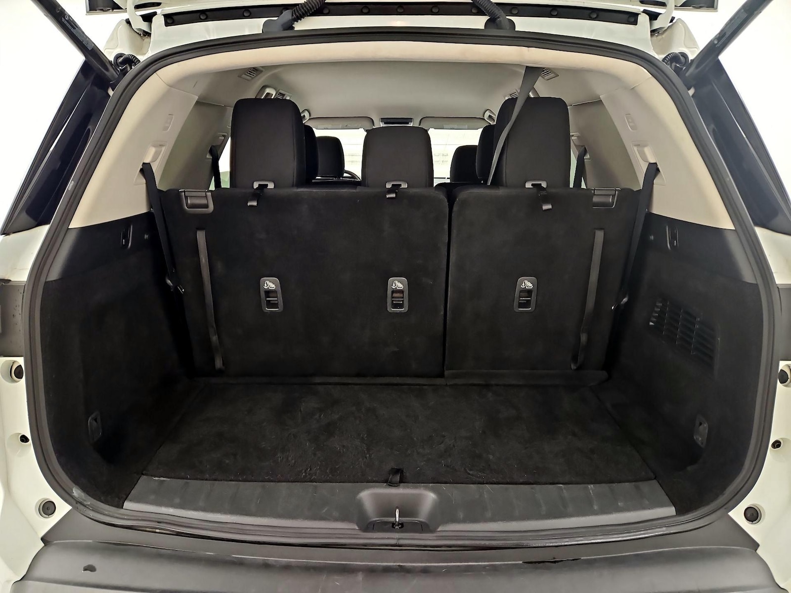 2025 Nissan Pathfinder SV - Photo 22