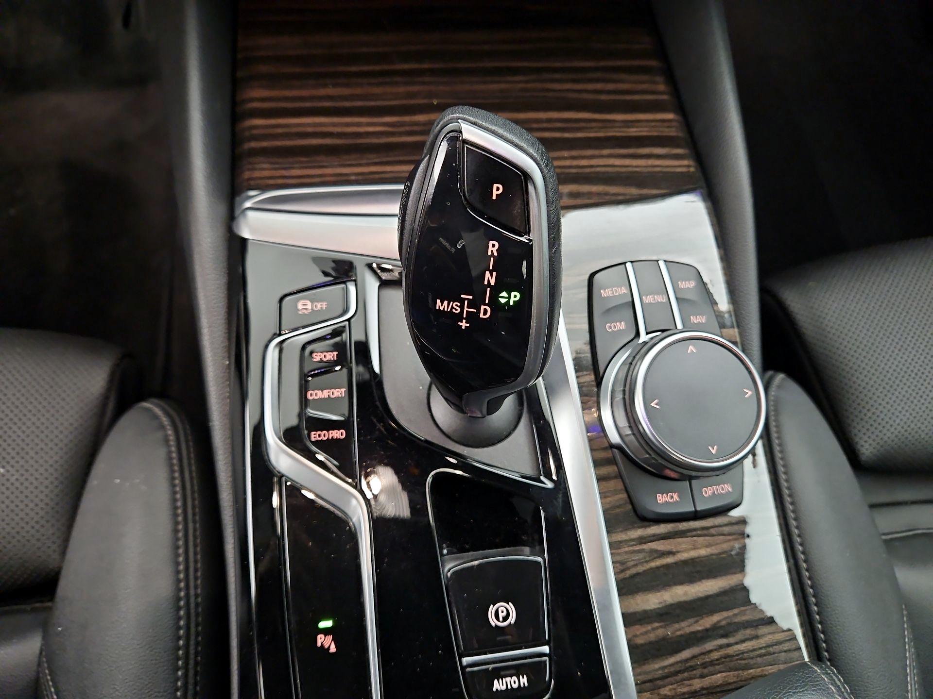Thumbnail: 2023 BMW 5 Series - 16