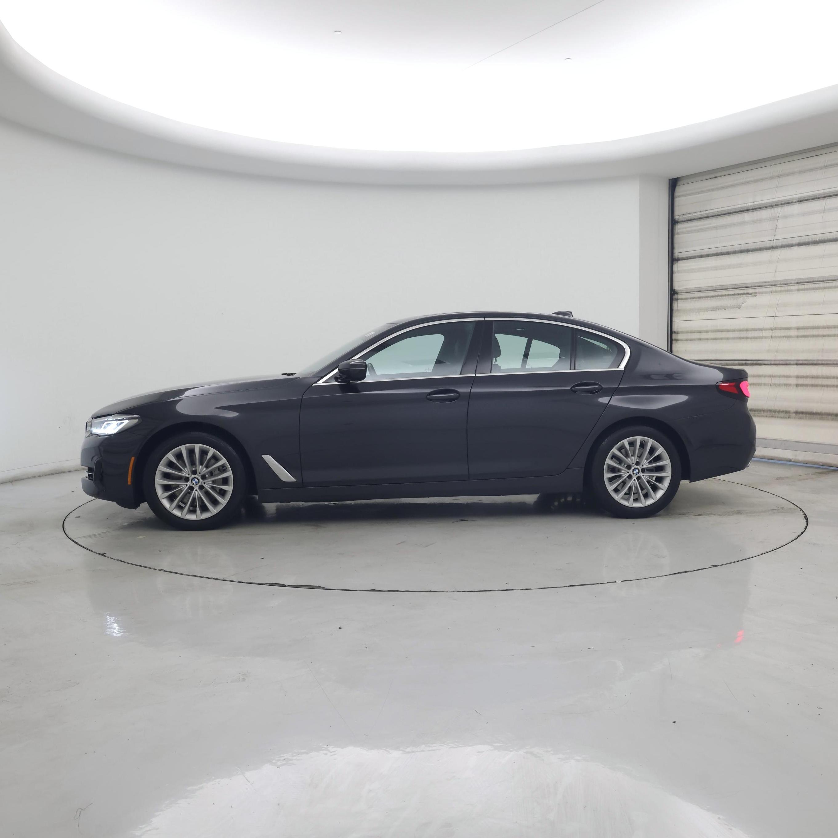 Thumbnail: 2023 BMW 5 Series - 3
