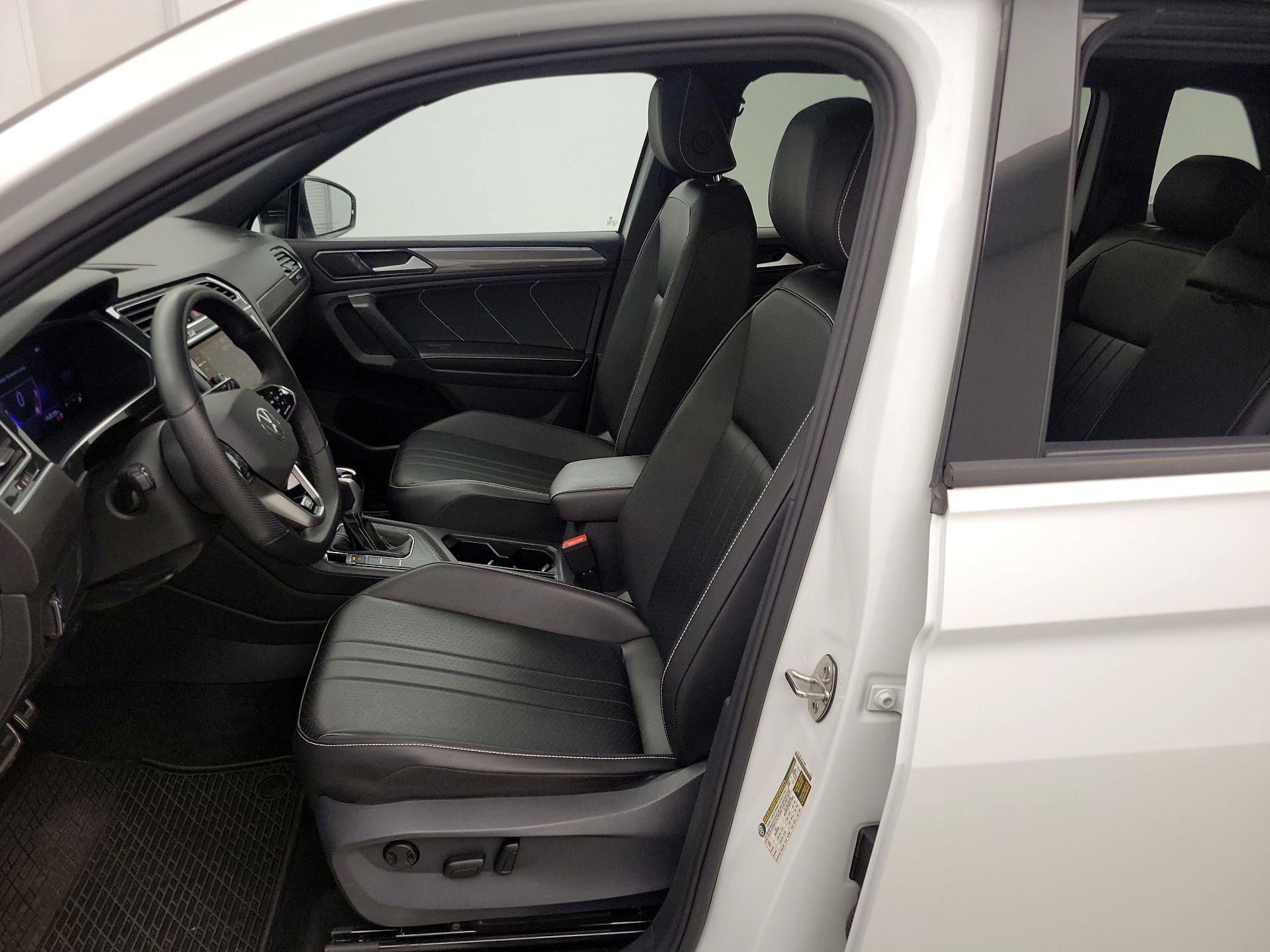 Thumbnail: 2022 Volkswagen Tiguan - 11