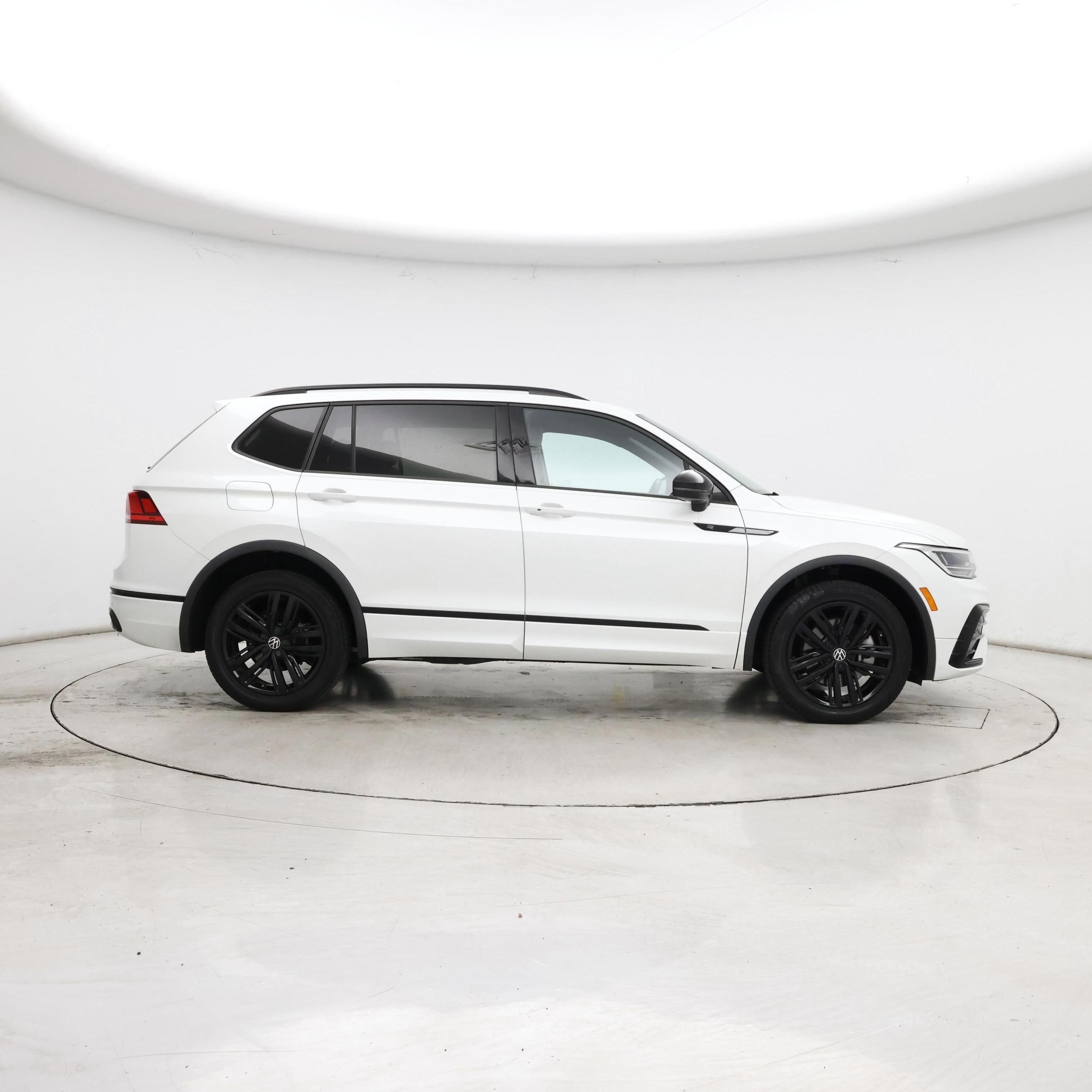 Thumbnail: 2022 Volkswagen Tiguan - 7