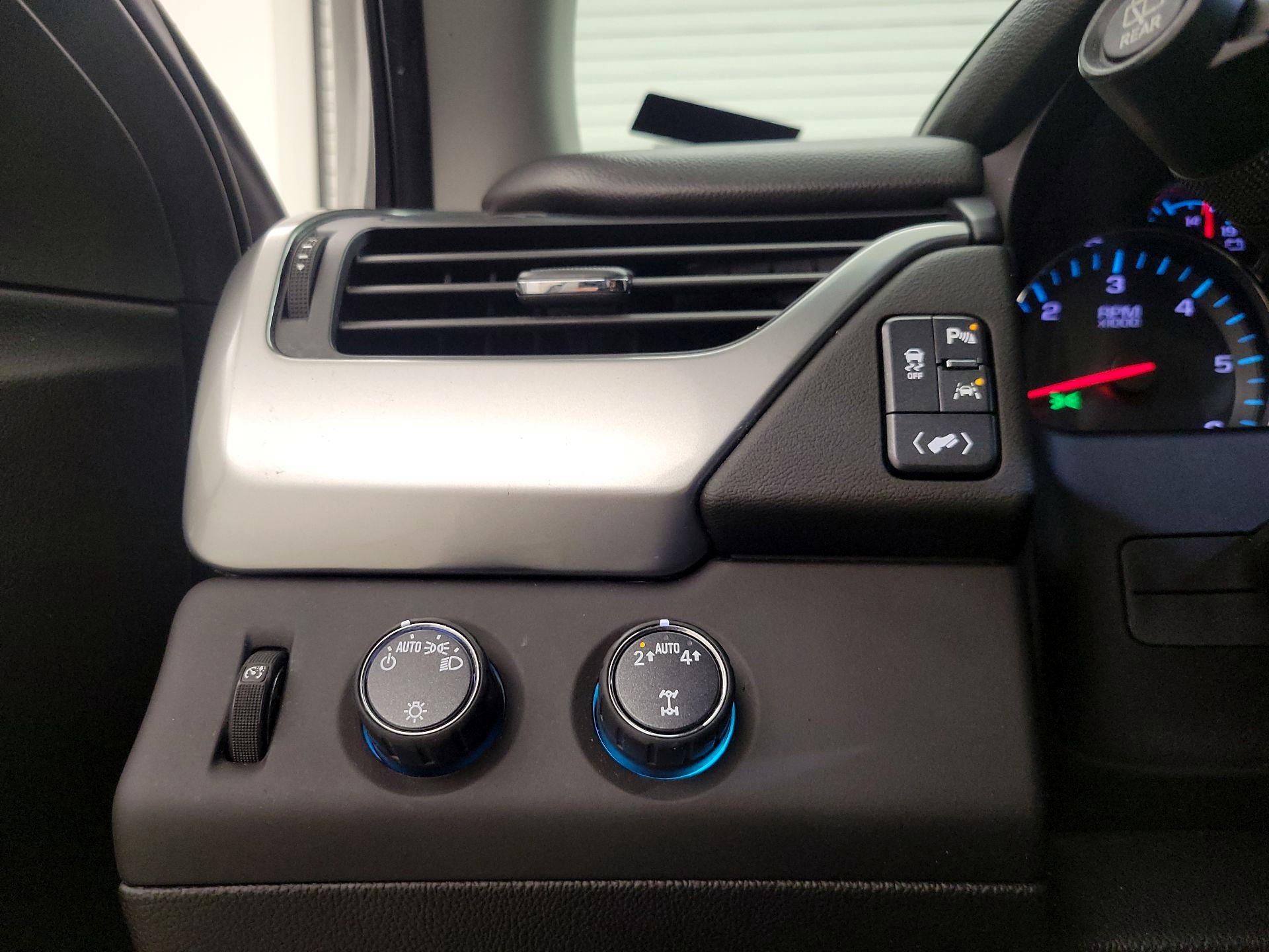 Thumbnail: 2019 Chevrolet Tahoe - 13