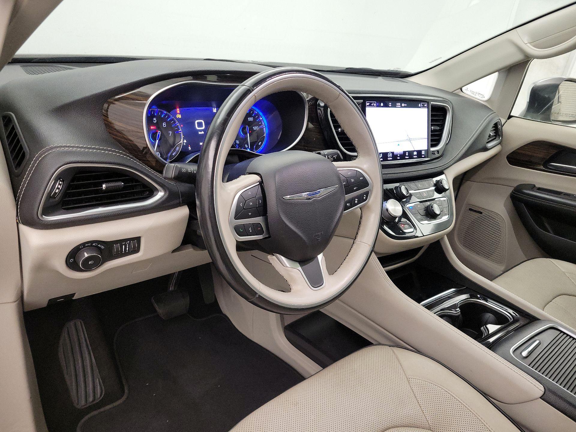 Thumbnail: 2021 Chrysler Pacifica - 9
