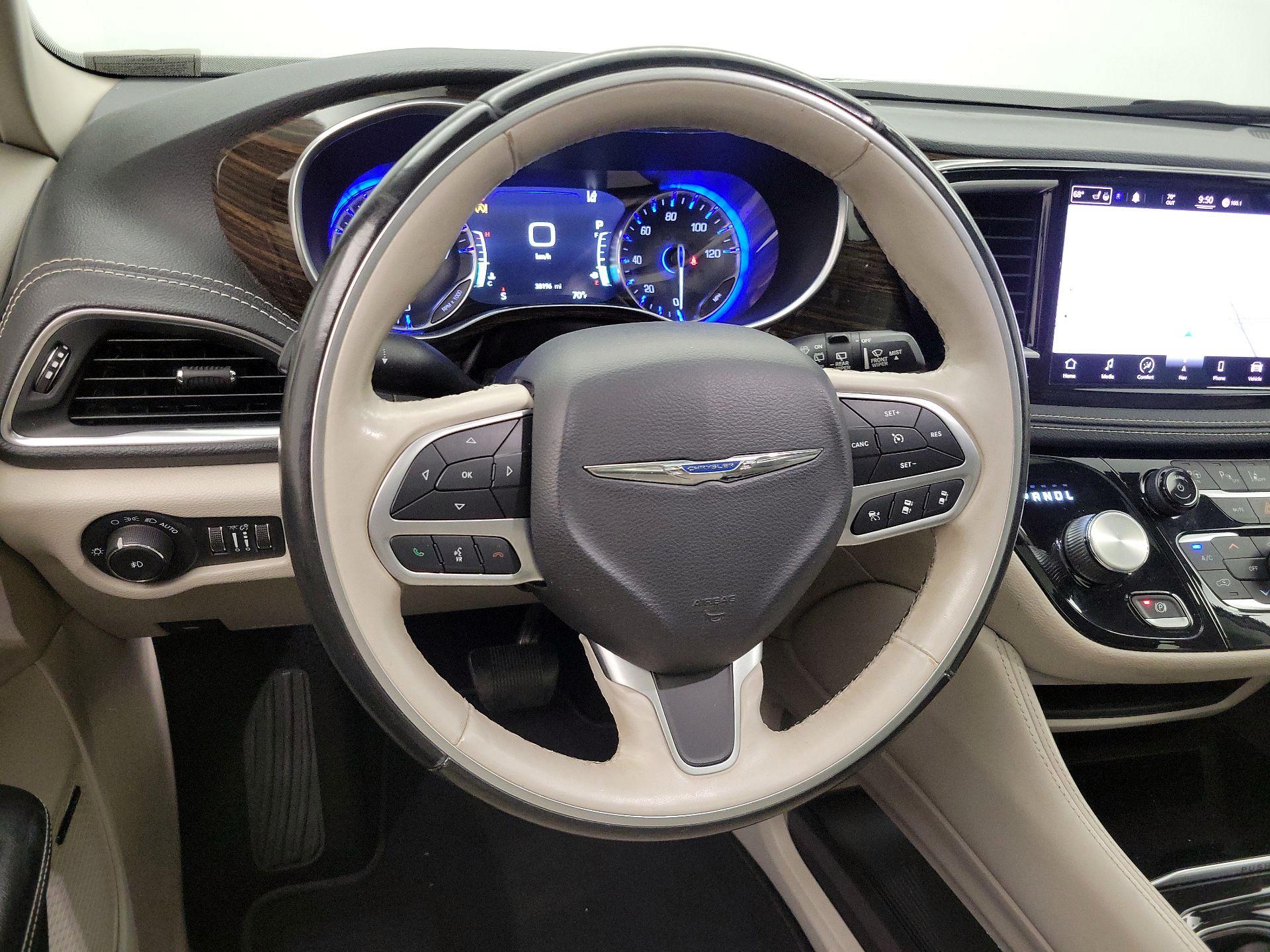 Thumbnail: 2021 Chrysler Pacifica - 10
