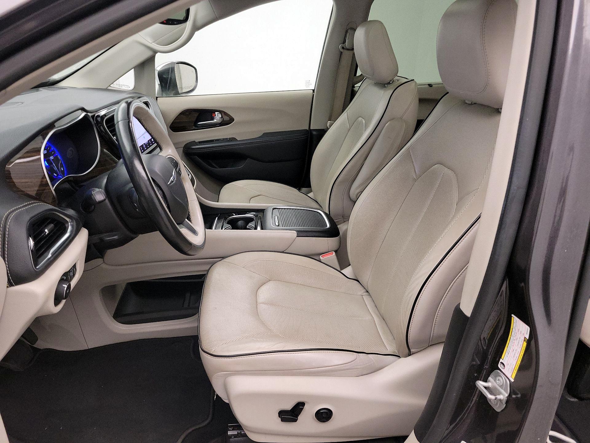Thumbnail: 2021 Chrysler Pacifica - 11