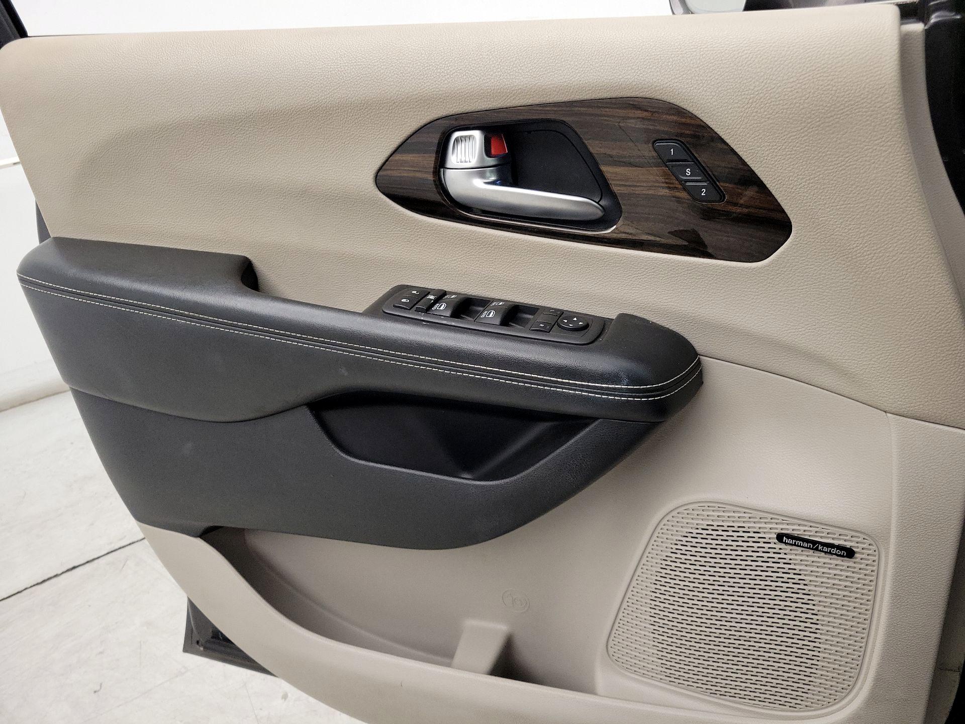 Thumbnail: 2021 Chrysler Pacifica - 12