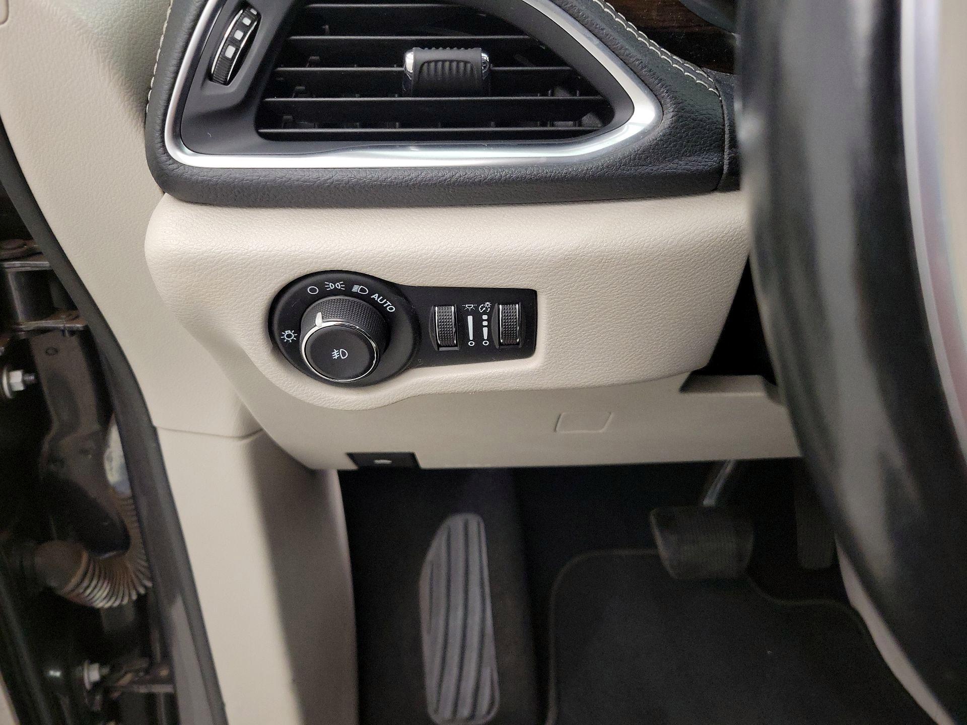 Thumbnail: 2021 Chrysler Pacifica - 13