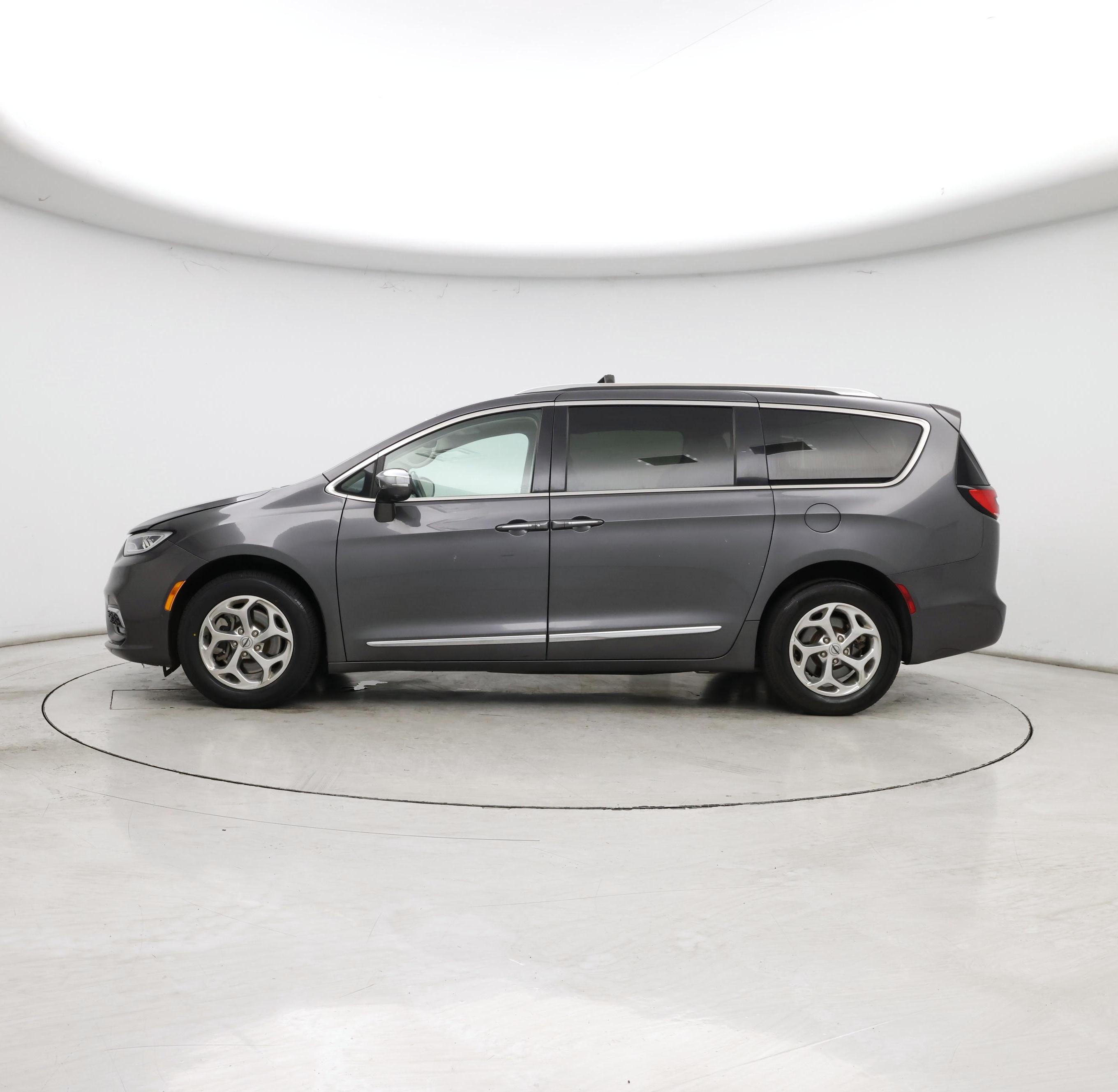 Thumbnail: 2021 Chrysler Pacifica - 3