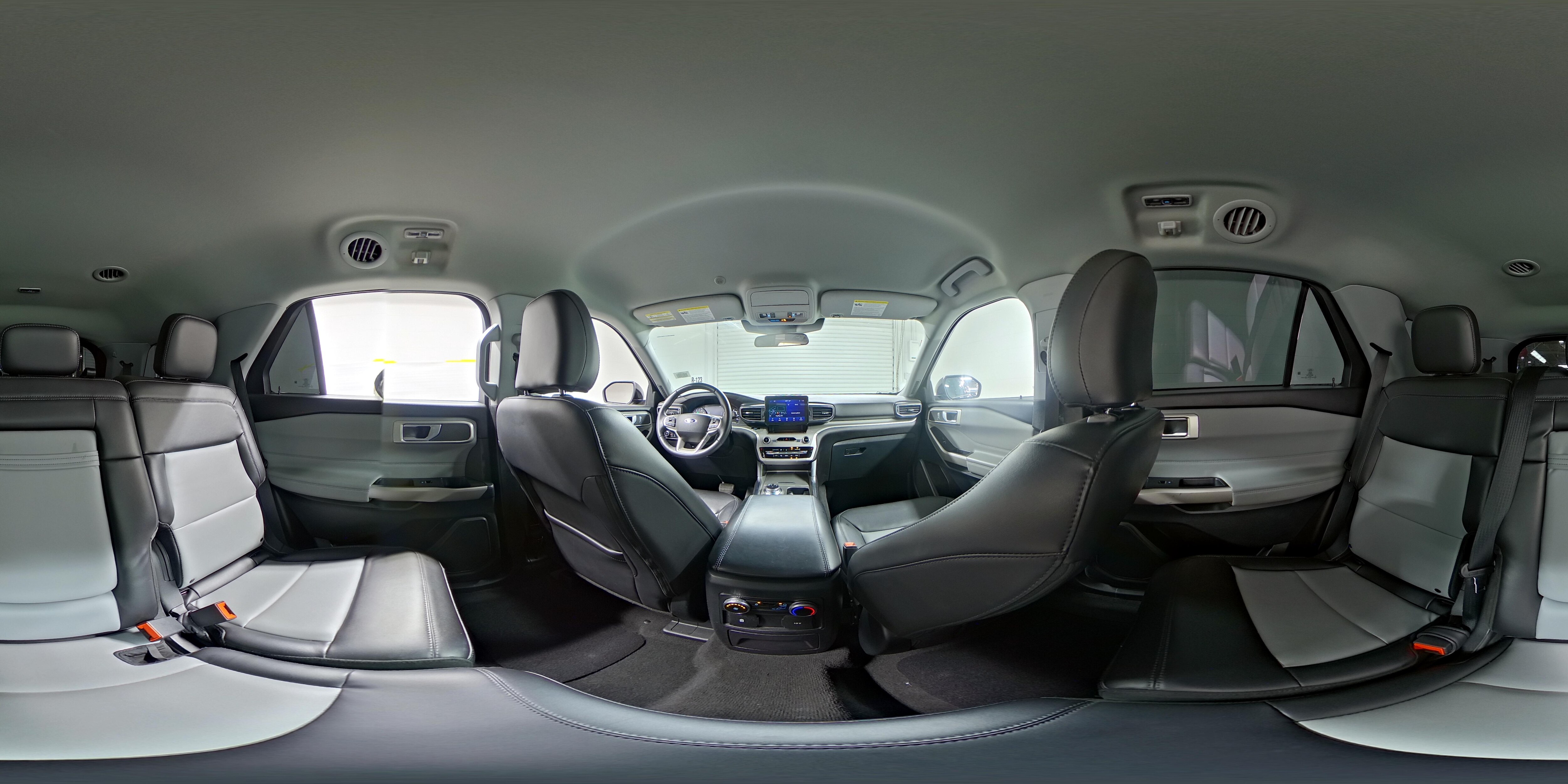 2023 Ford Explorer XLT - Photo 28