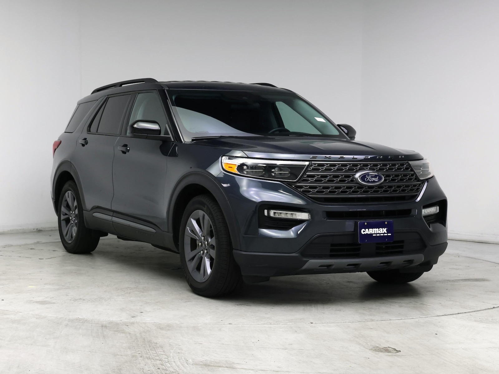 2023 Ford Explorer XLT - Photo 2