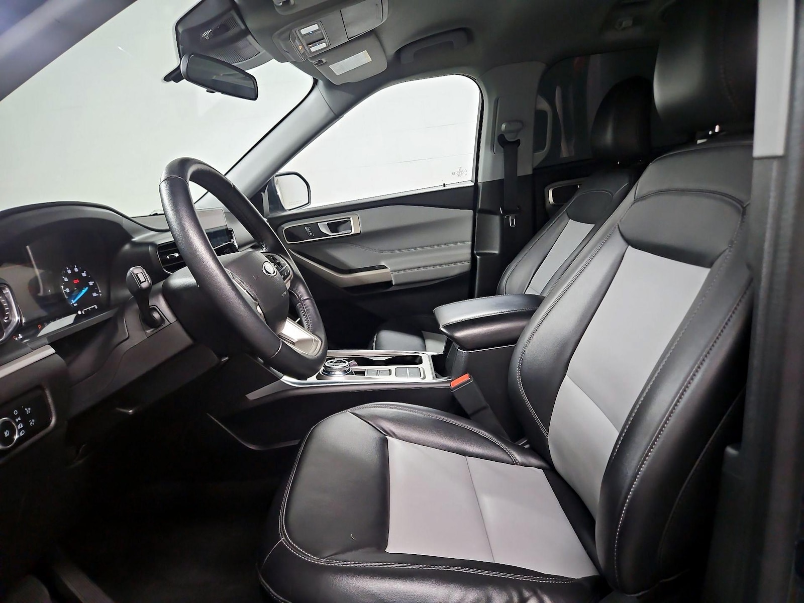 2023 Ford Explorer XLT - Photo 12