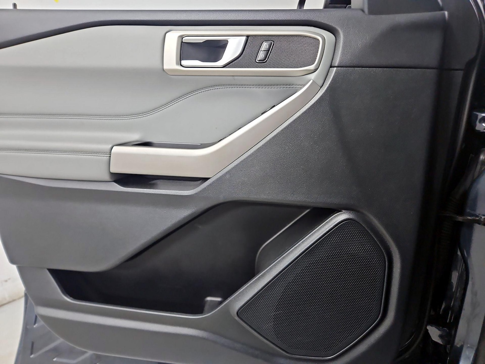 2023 Ford Explorer XLT - Photo 13