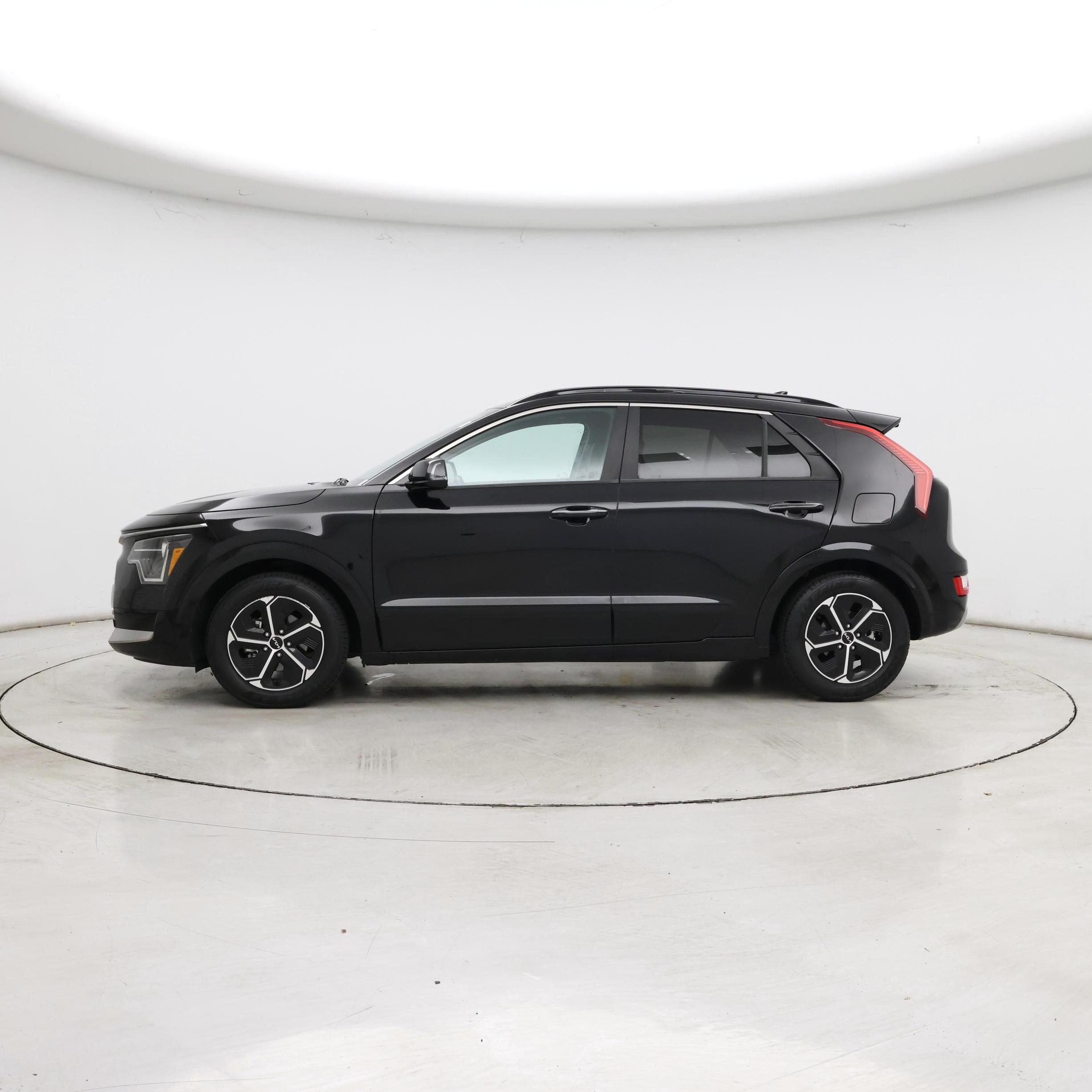 Thumbnail: 2023 Kia Niro - 3
