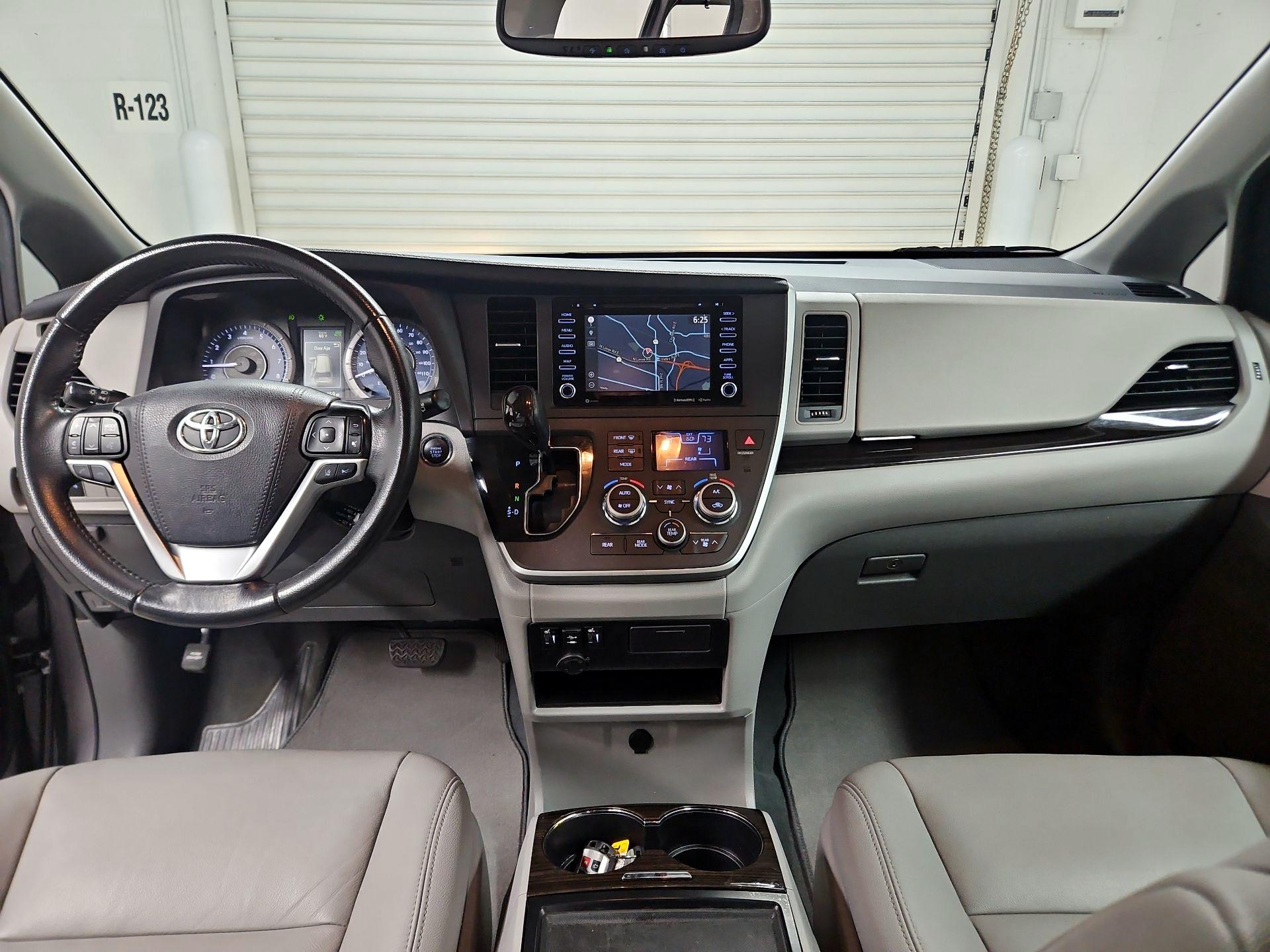 Thumbnail: 2020 Toyota Sienna - 9