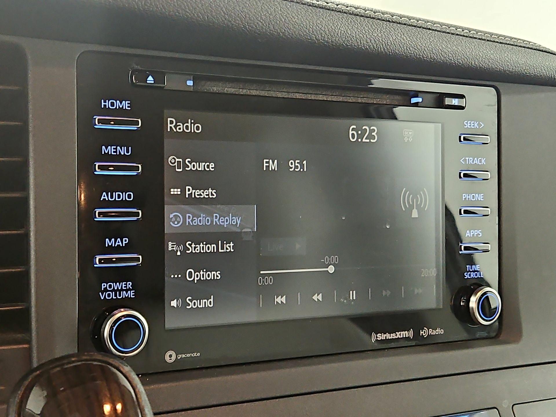 Thumbnail: 2020 Toyota Sienna - 16