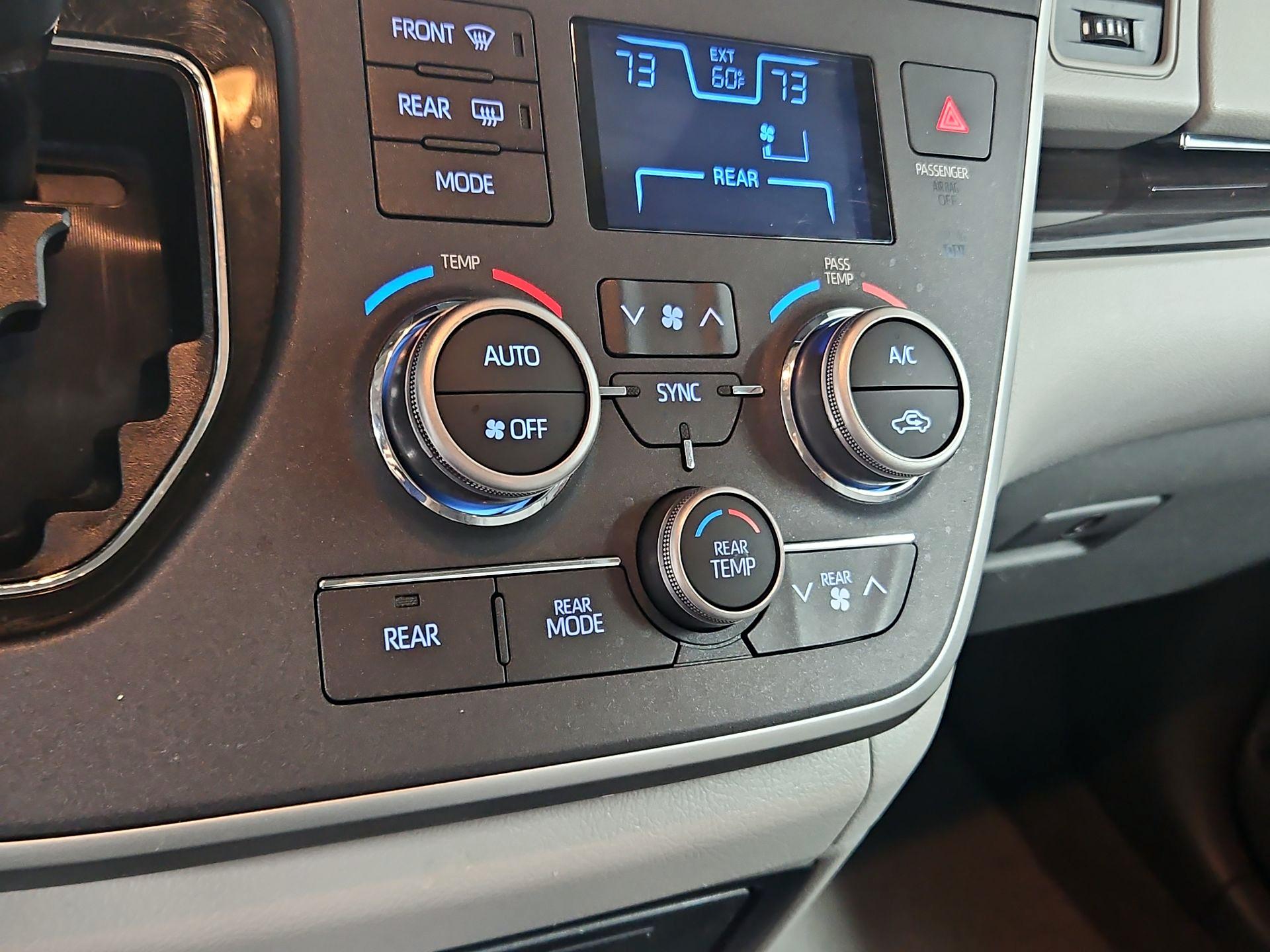 Thumbnail: 2020 Toyota Sienna - 17
