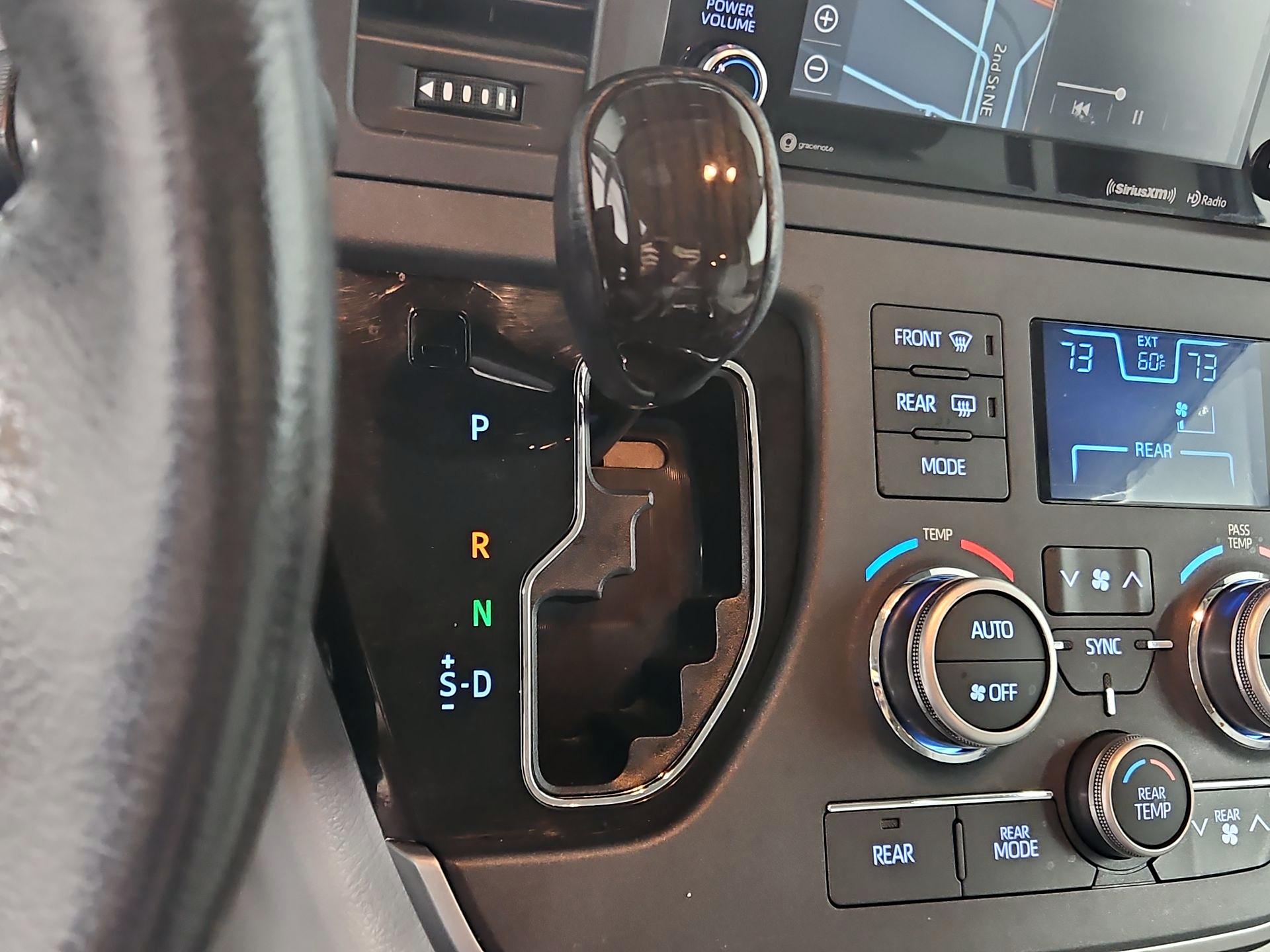 Thumbnail: 2020 Toyota Sienna - 18