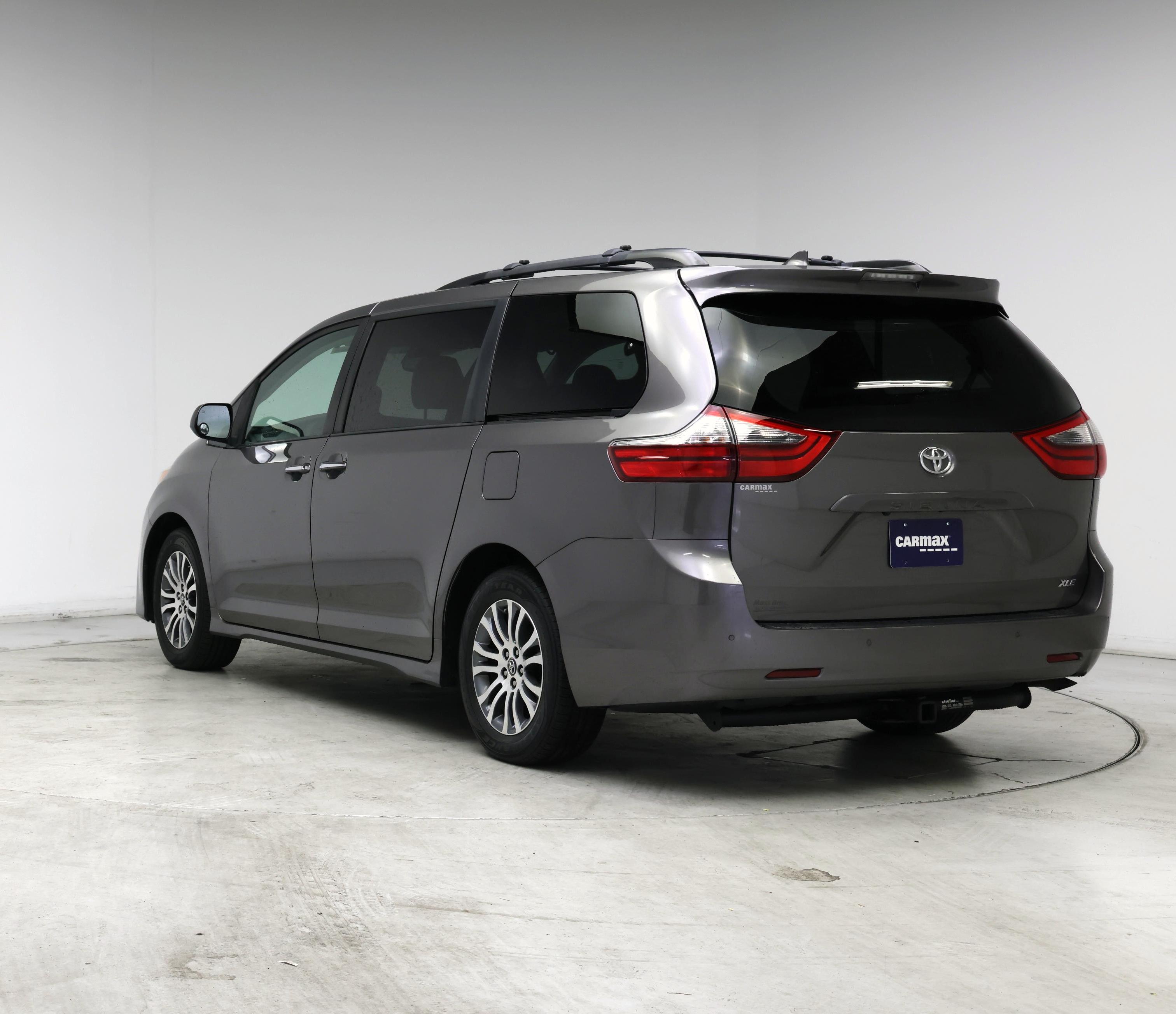 Thumbnail: 2020 Toyota Sienna - 2