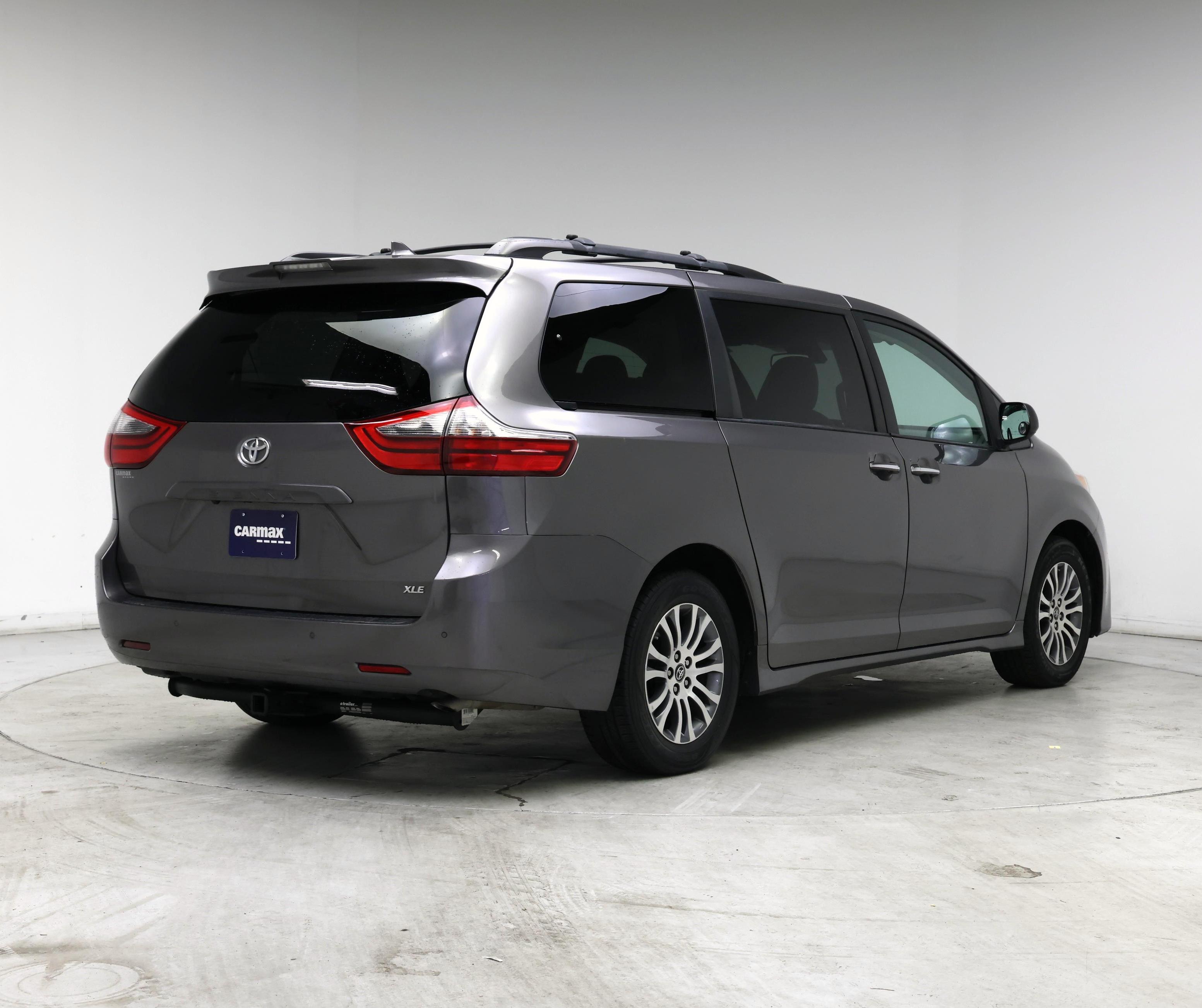 Thumbnail: 2020 Toyota Sienna - 8