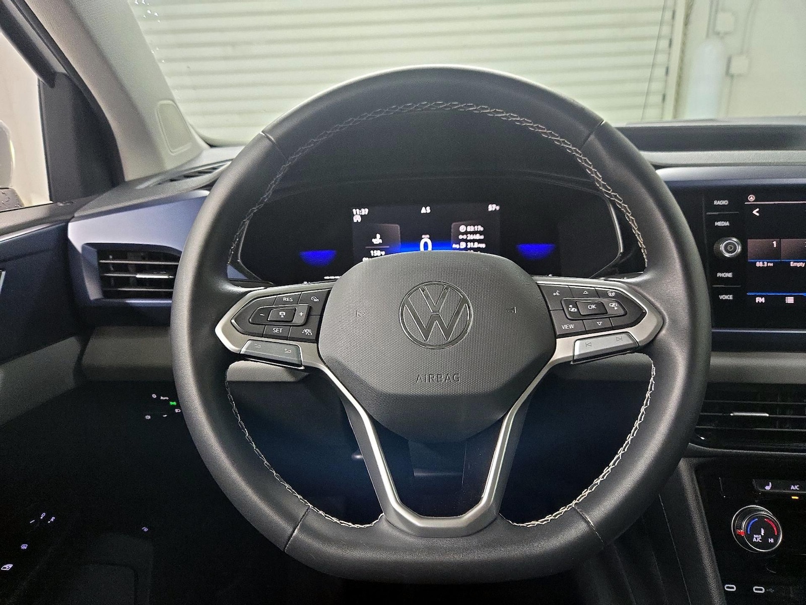 2023 Volkswagen Taos SE - Photo 11