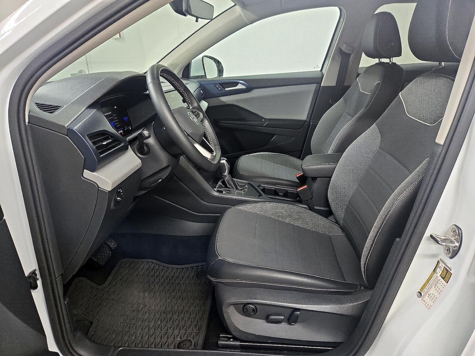 2023 Volkswagen Taos SE - Photo 12