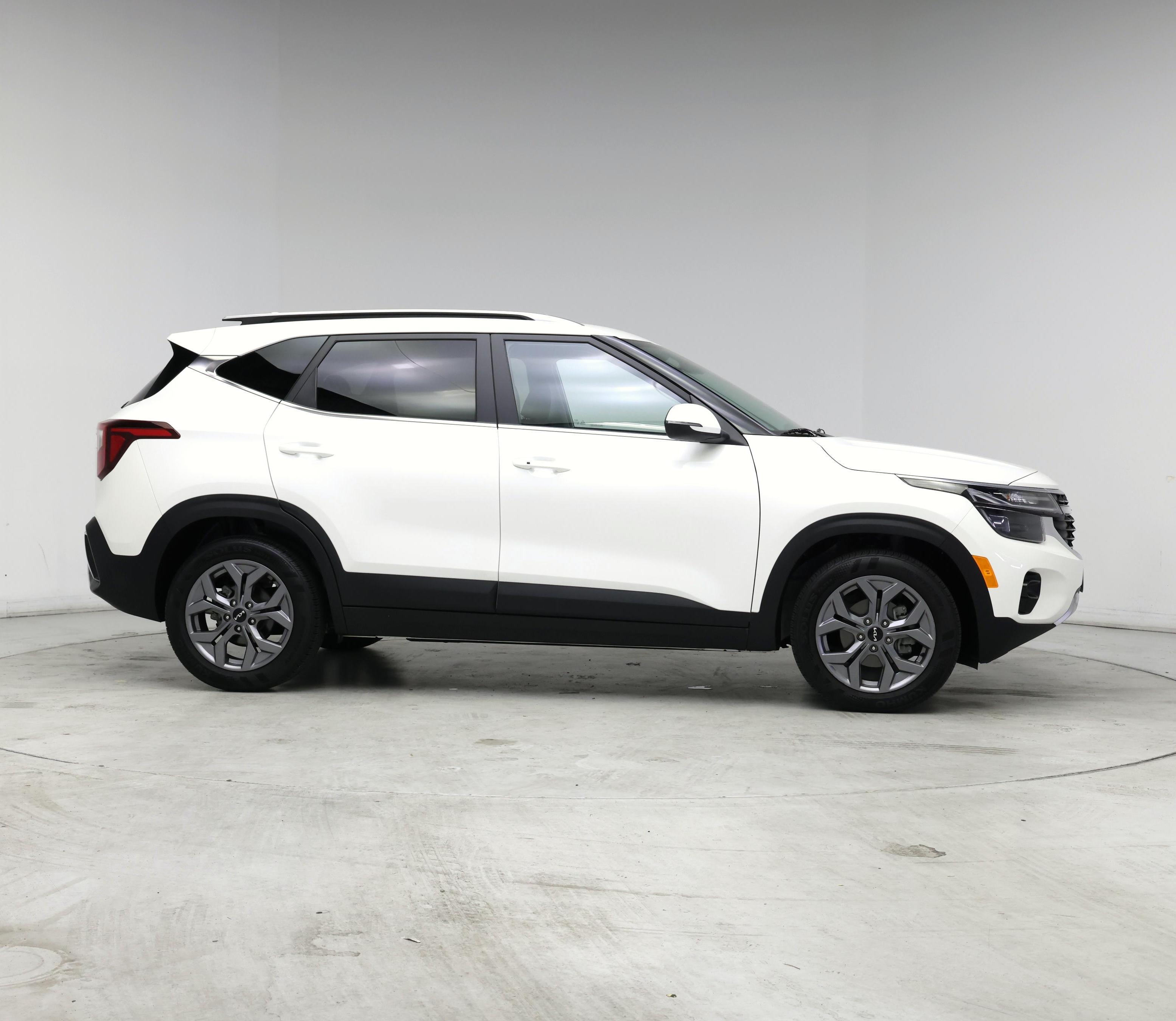 Thumbnail: 2024 Kia Seltos - 7