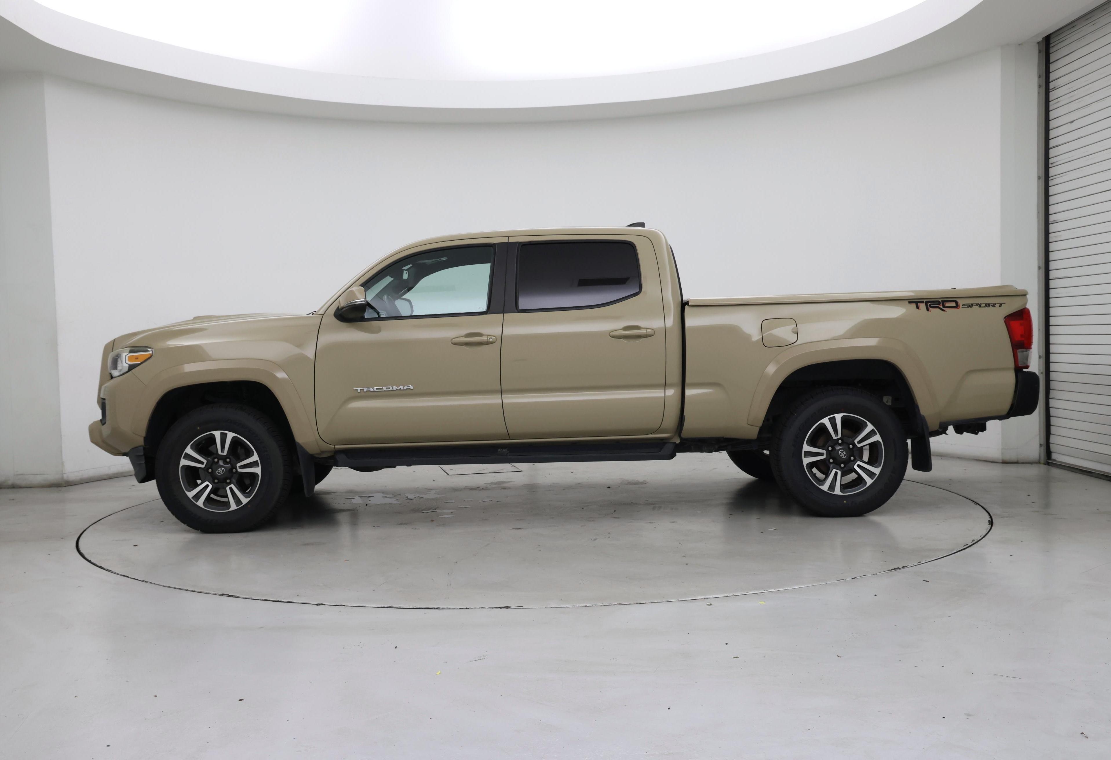 Thumbnail: 2017 Toyota Tacoma - 3