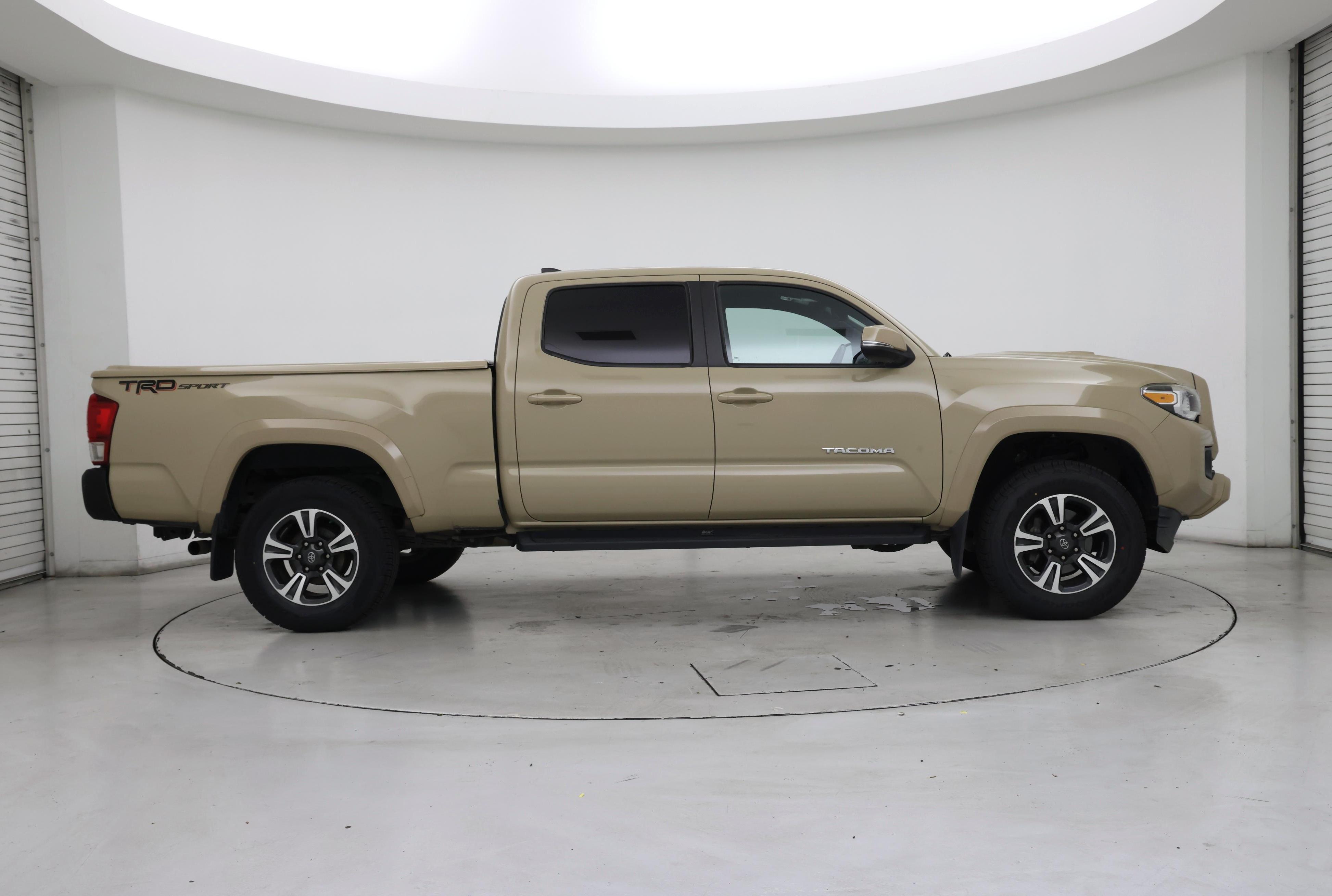 Thumbnail: 2017 Toyota Tacoma - 7
