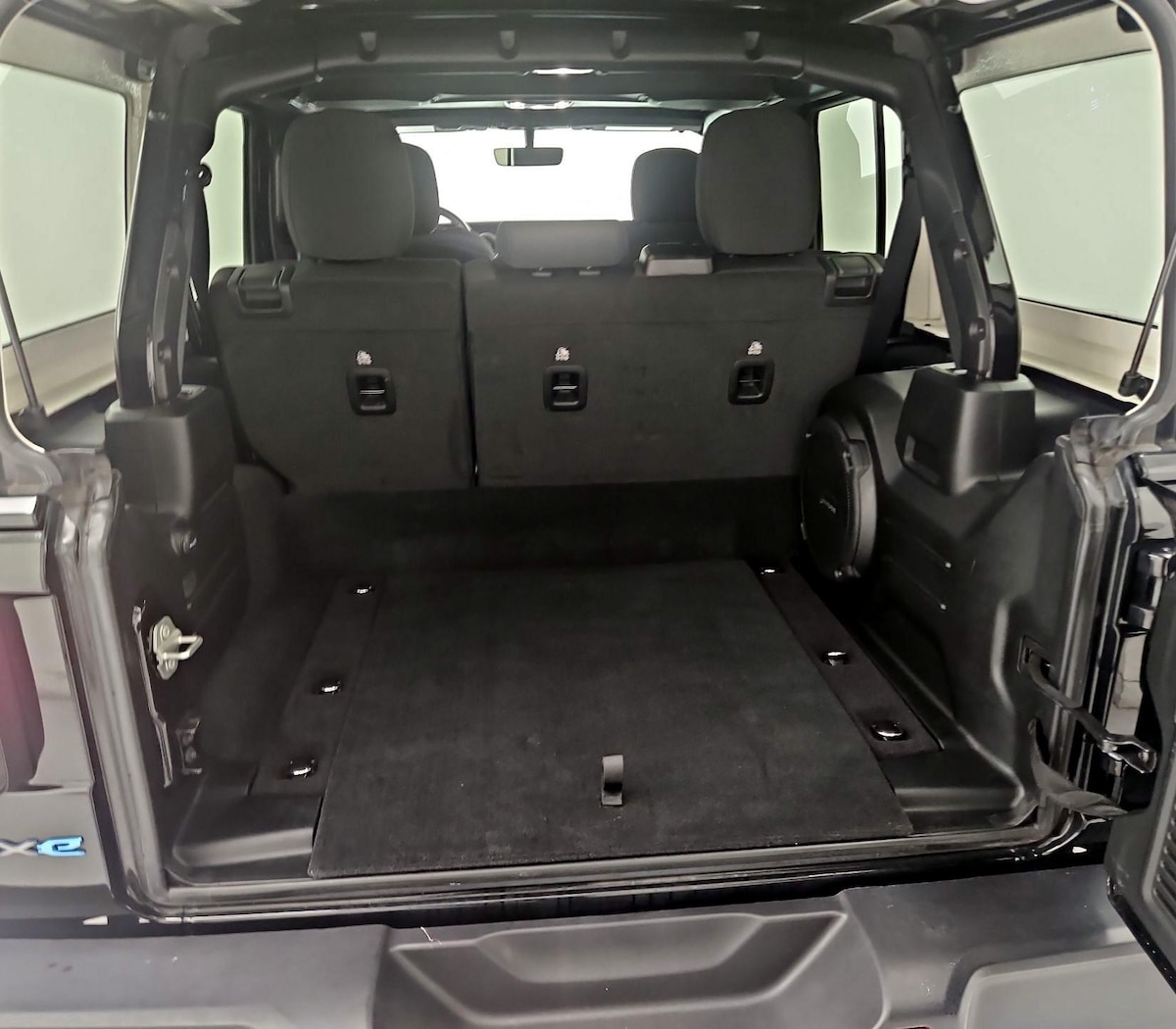 Trunk/Cargo (Seats Up)