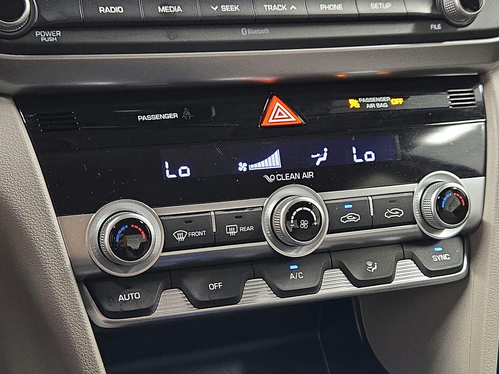 2020 Hyundai Elantra SE - Photo 17