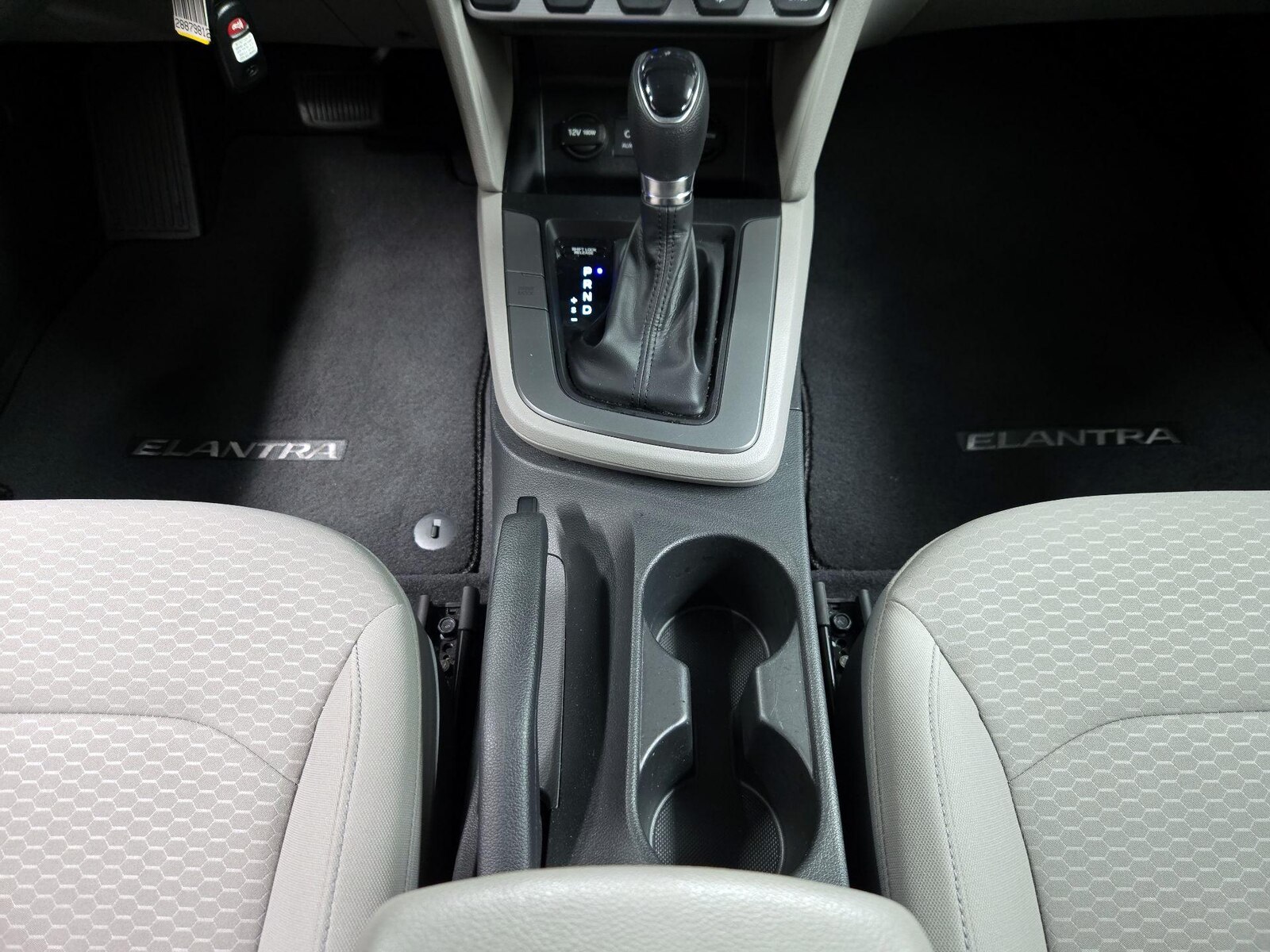 2020 Hyundai Elantra SE - Photo 18