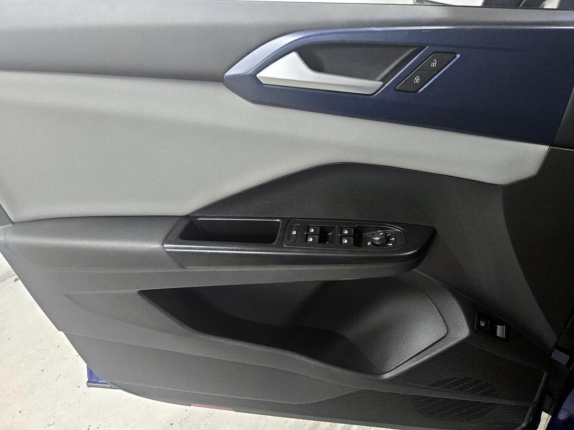 Thumbnail: 2022 Volkswagen Taos - 12