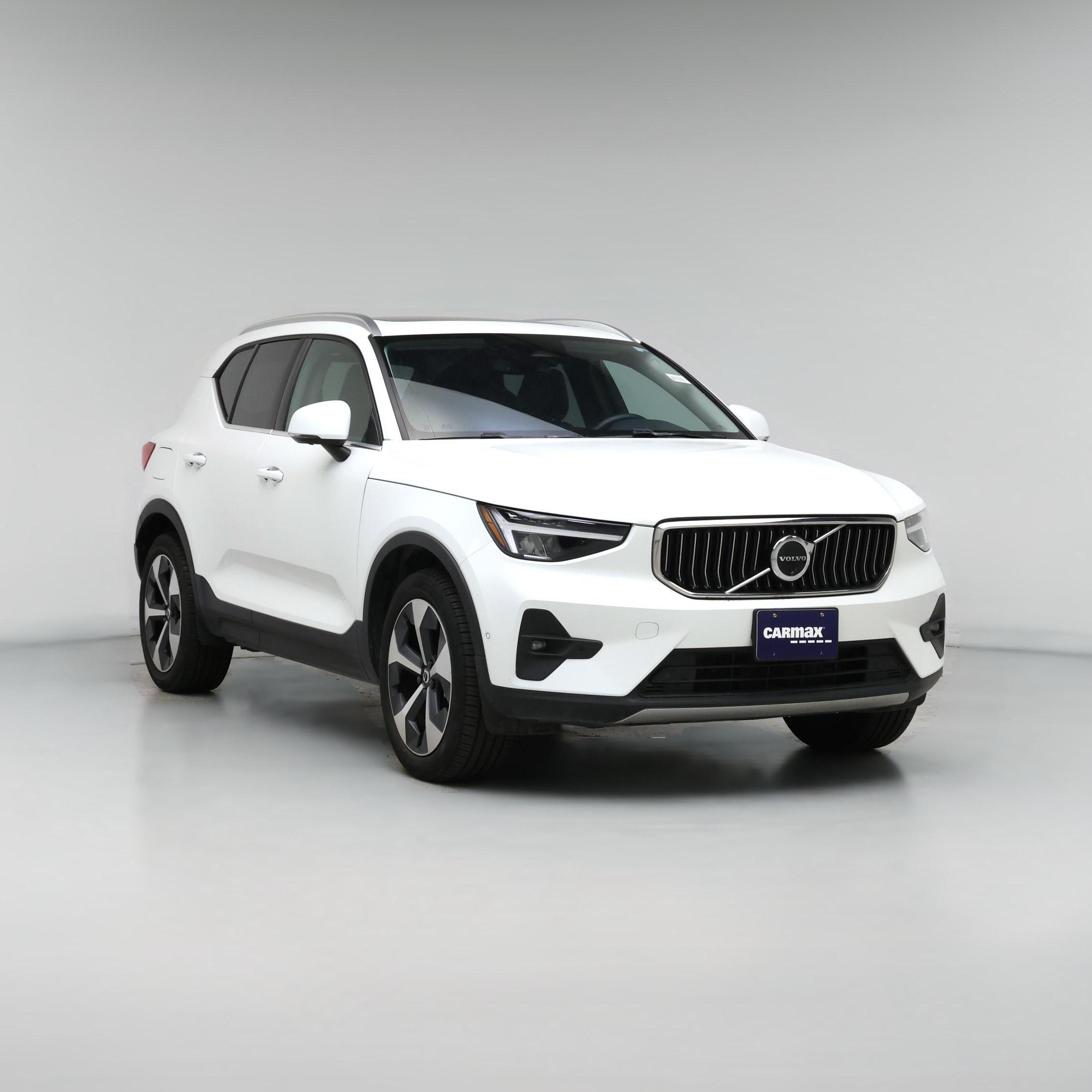 Thumbnail: 2025 Volvo XC40 - 1