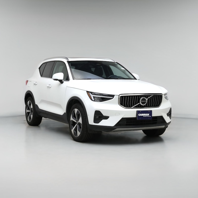 2025 Volvo XC40 B5 Plus Bright Theme