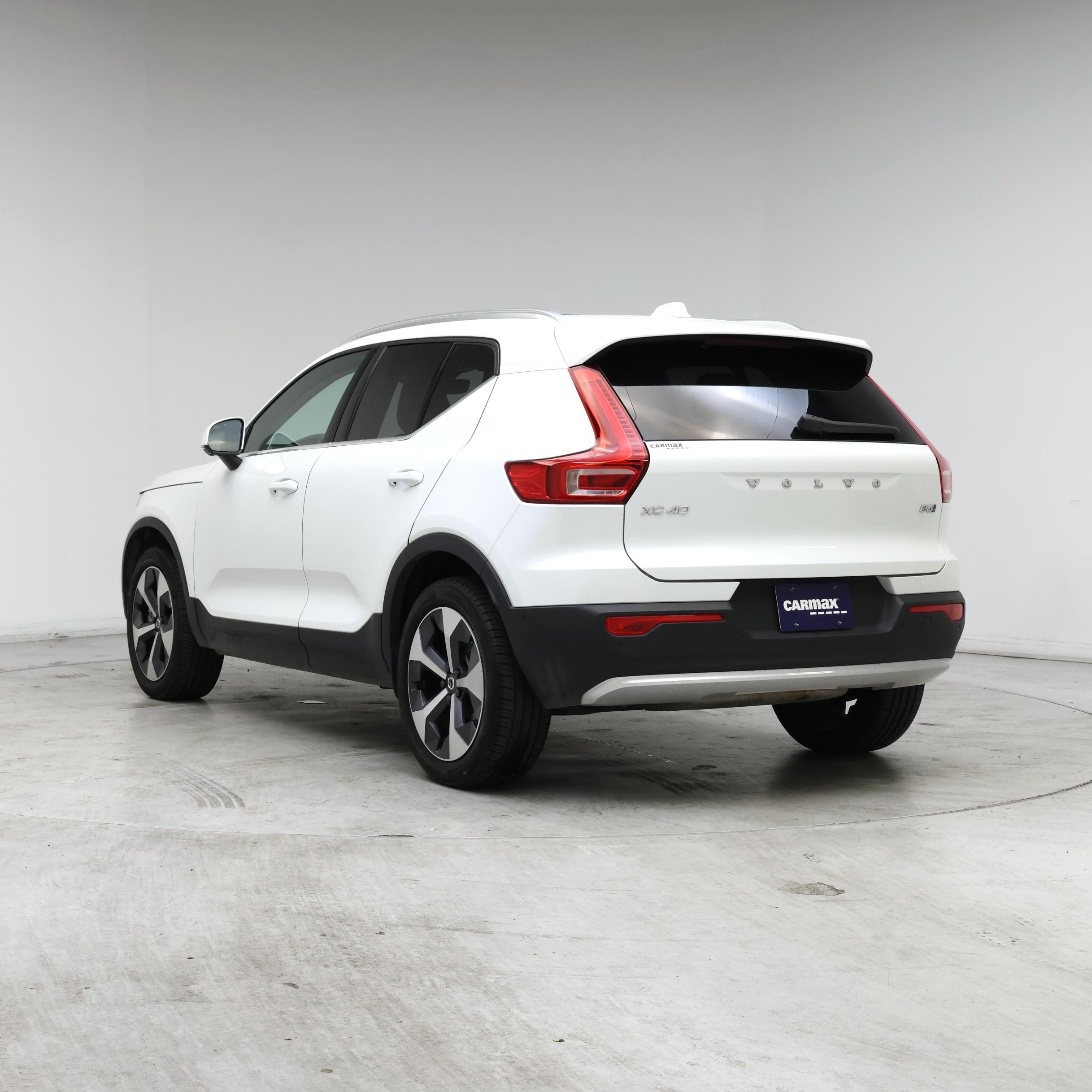 Thumbnail: 2025 Volvo XC40 - 2