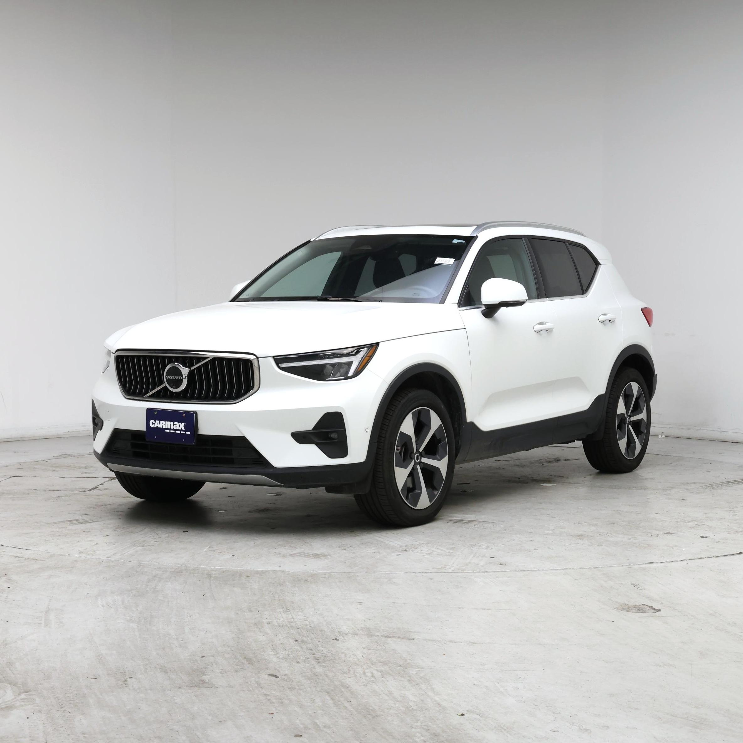 Thumbnail: 2025 Volvo XC40 - 4