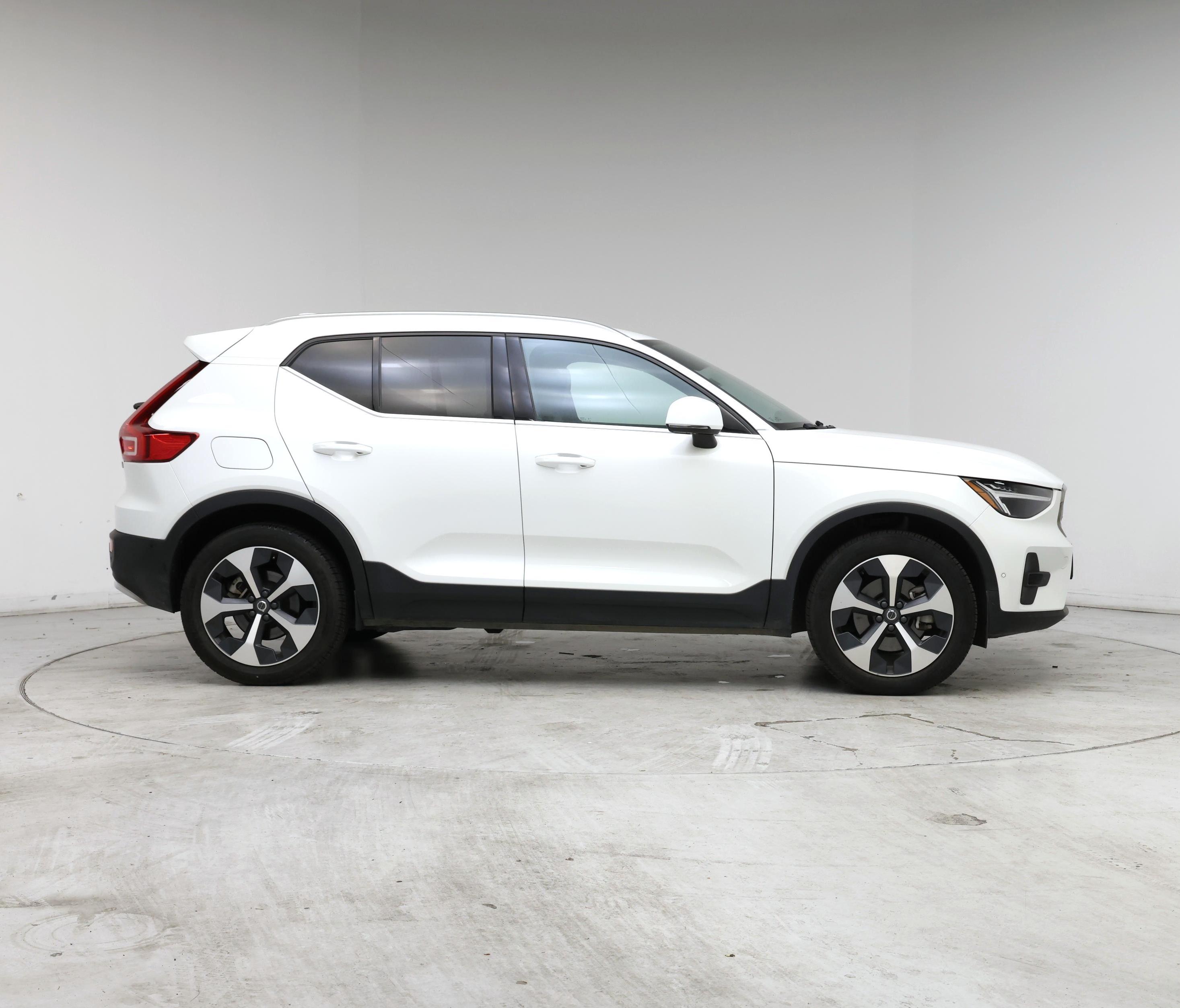 Thumbnail: 2025 Volvo XC40 - 7