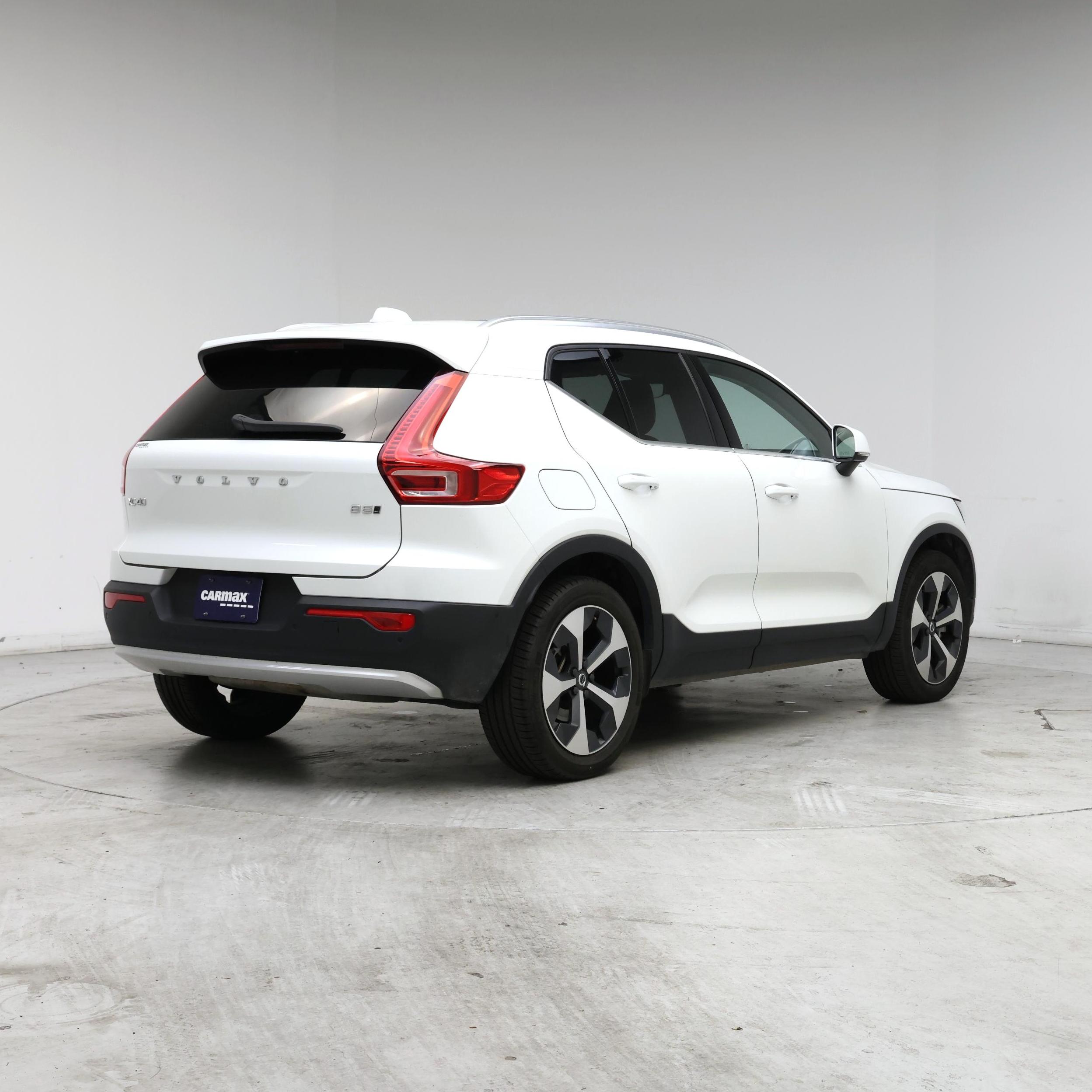 Thumbnail: 2025 Volvo XC40 - 8