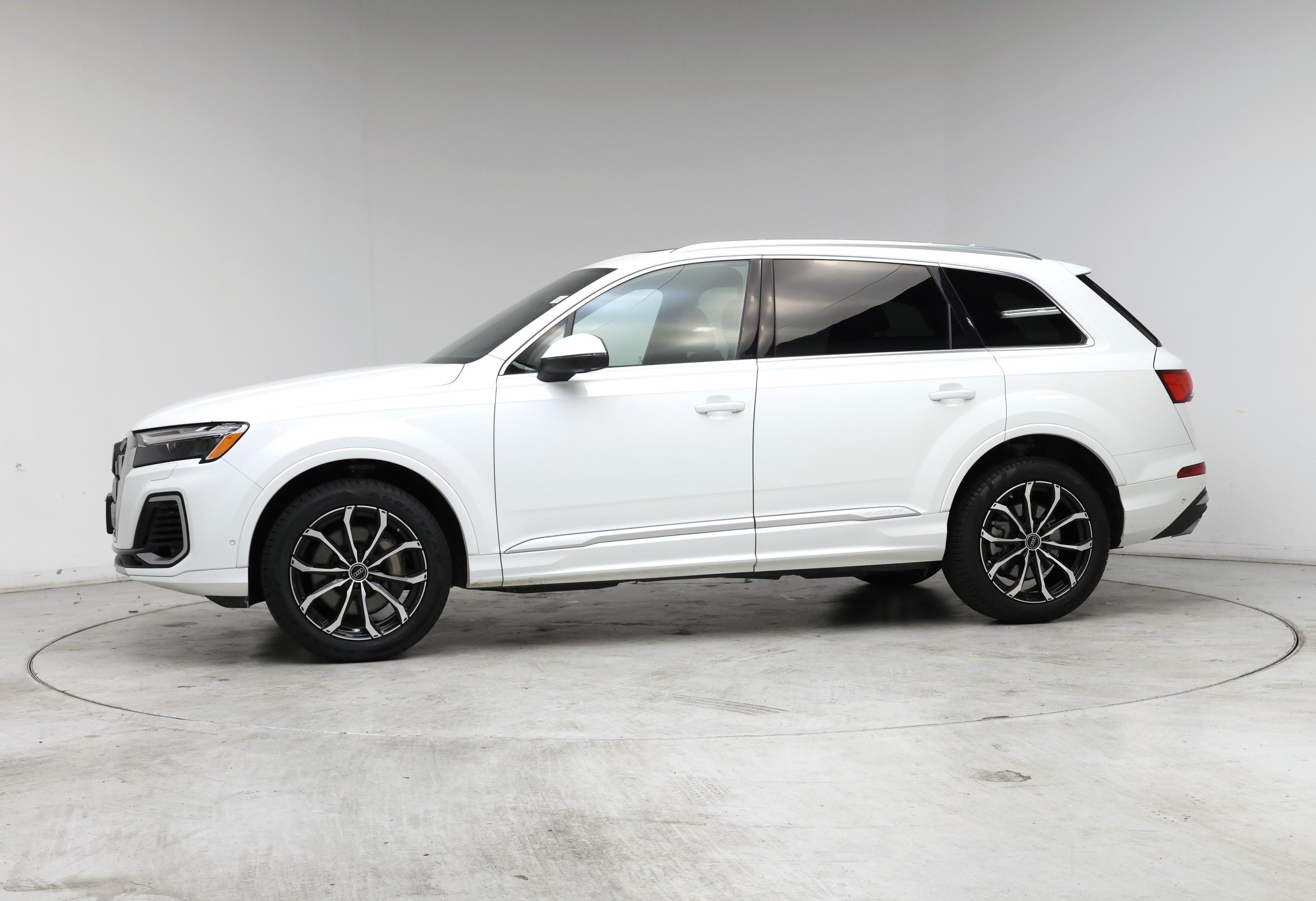 Thumbnail: 2025 Audi Q7 - 3