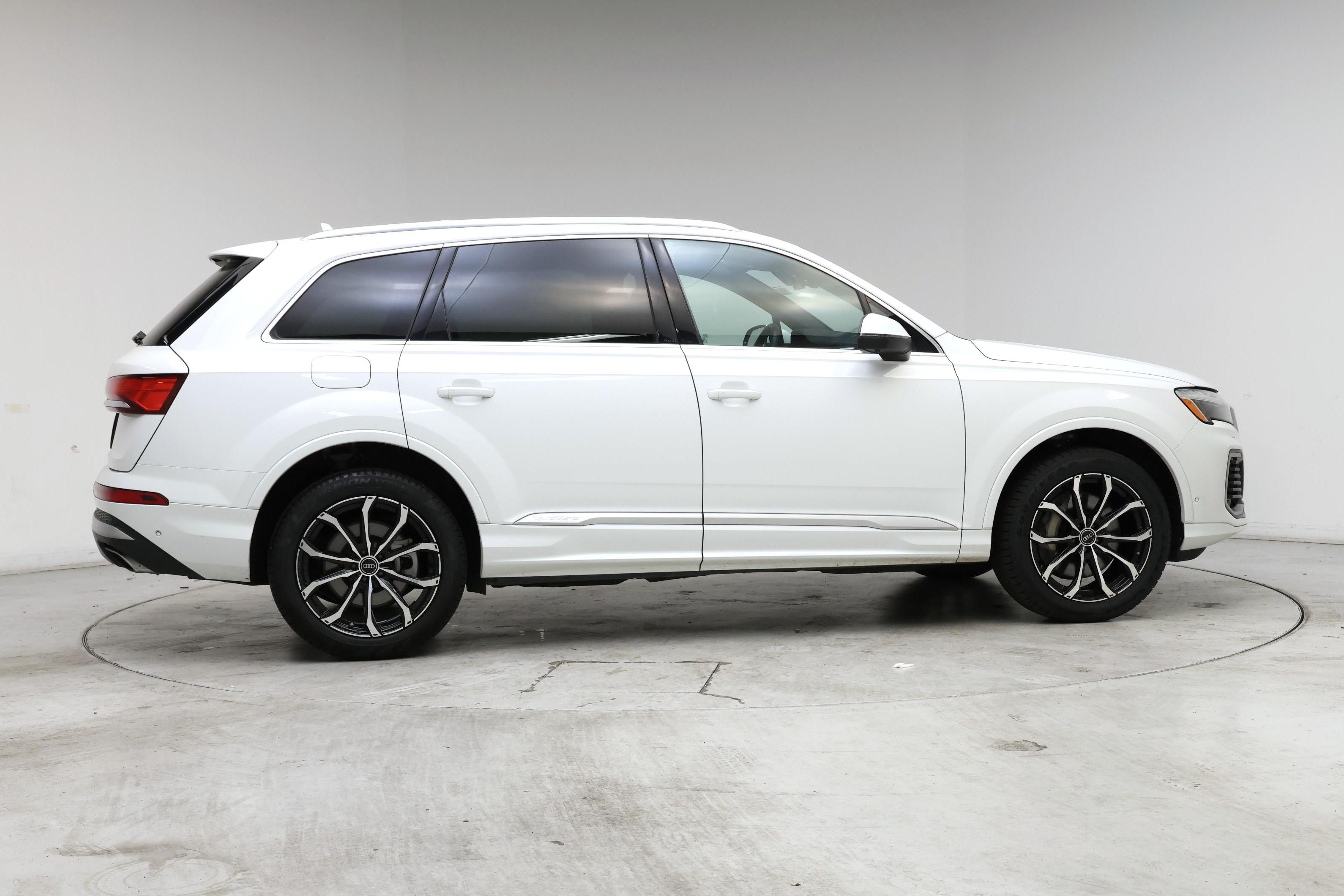 Thumbnail: 2025 Audi Q7 - 7