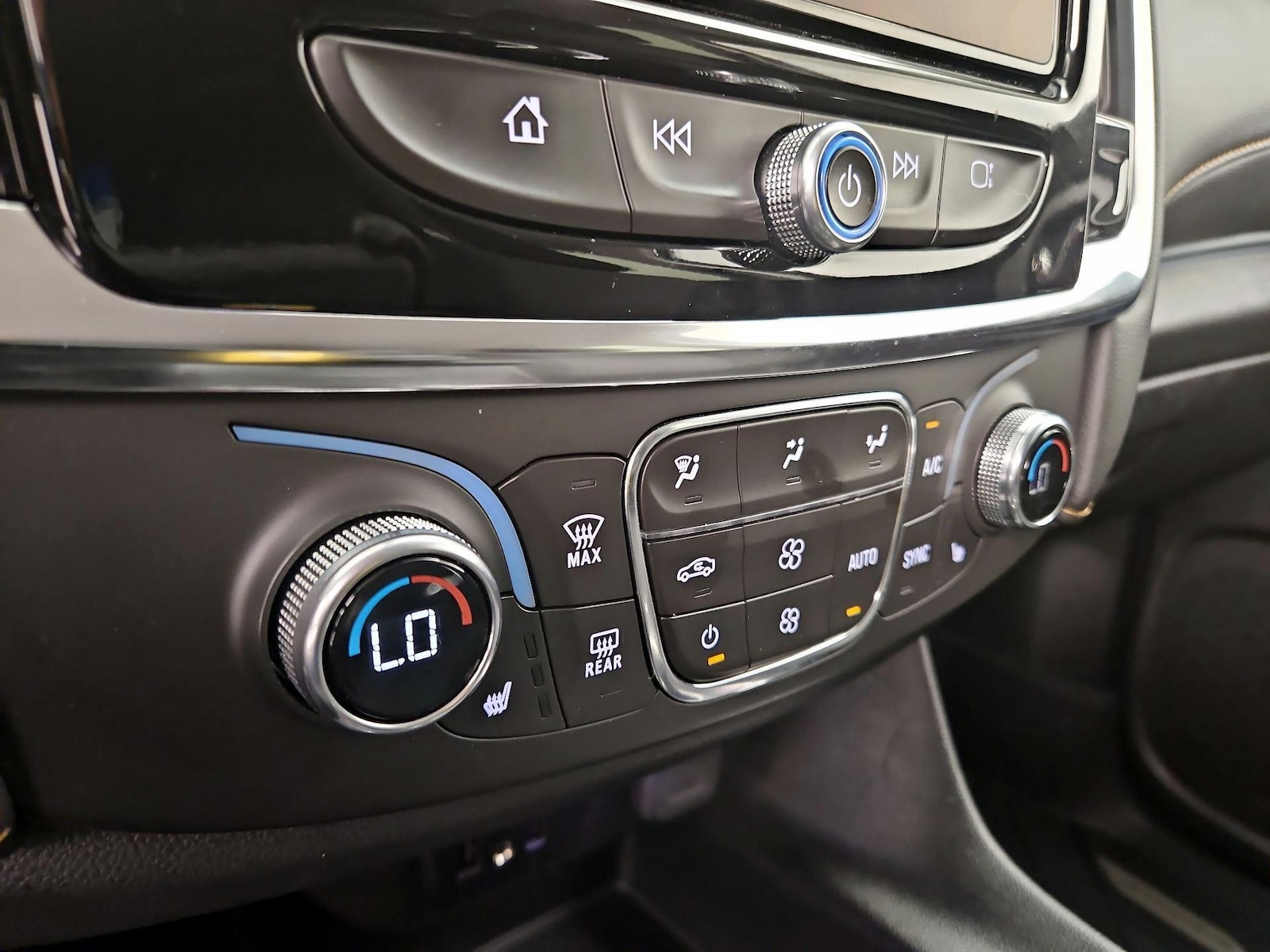 2021 Chevrolet Traverse 1LT - Photo 17